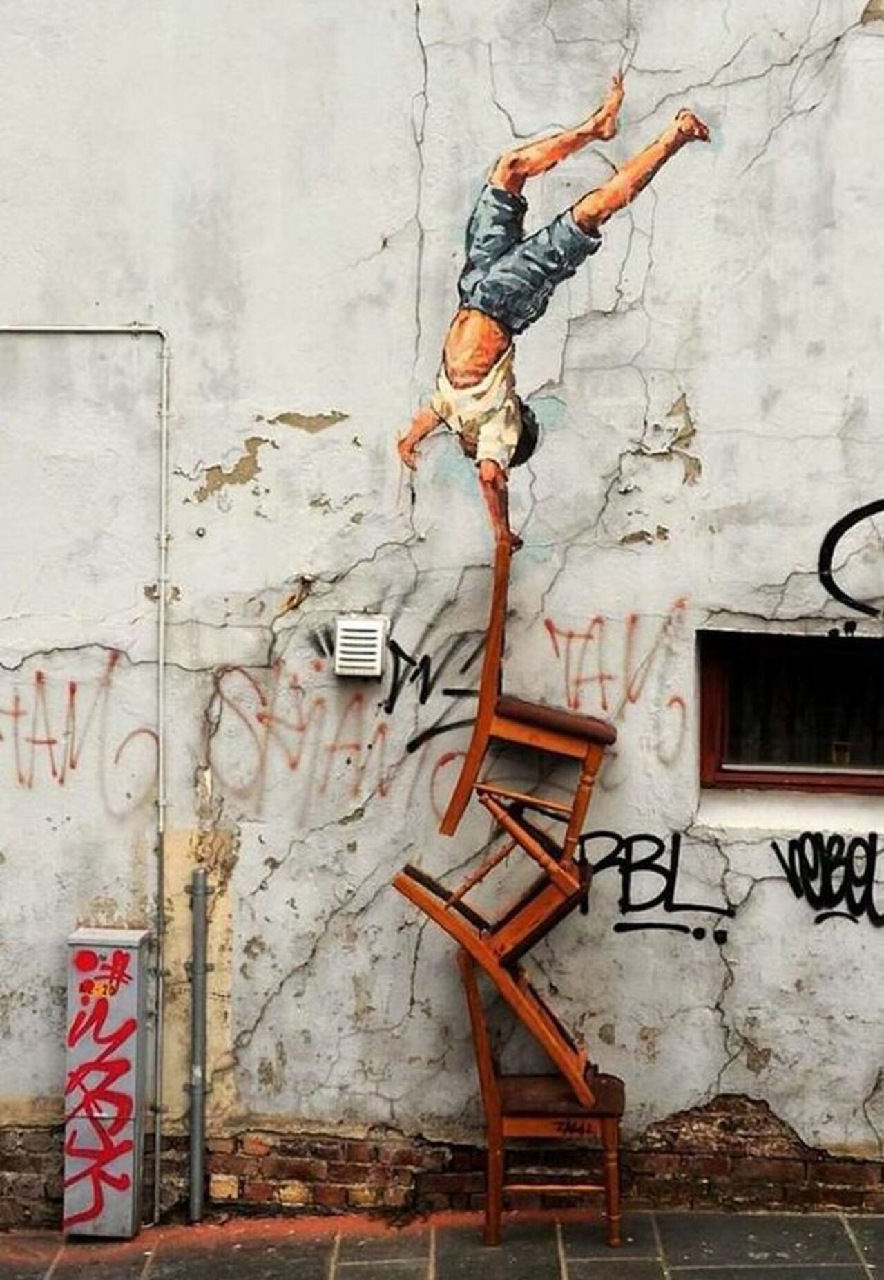 #StreetArtSaturday Balance is #3D #Streetart using a painting and some old chairs. https://t.co/Uu7Y8CYdJt