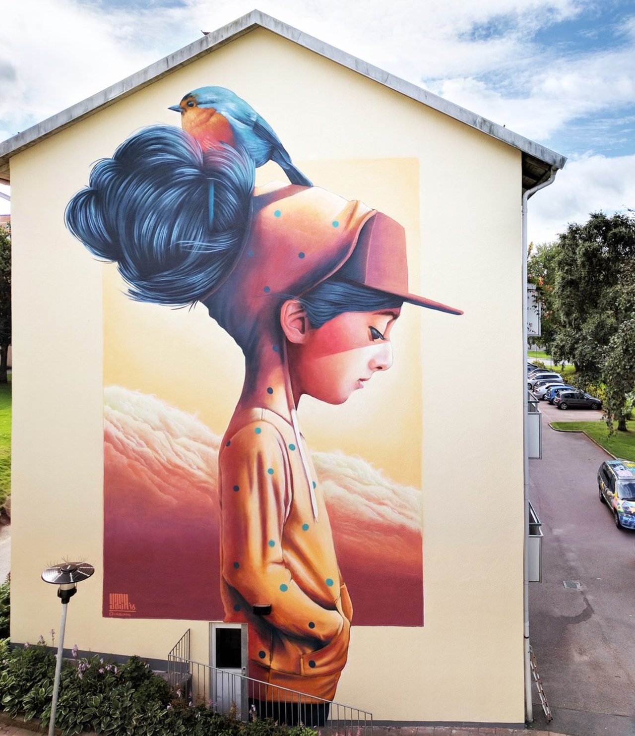 Street artist brightens up walls in Swedish suburbs with these incredible murals http://www.thelocal.se/20160808/this-swedish-artists-amazing-murals-will-make-your-jaw-drop #streetart https://t.co/FkCbeK4W51