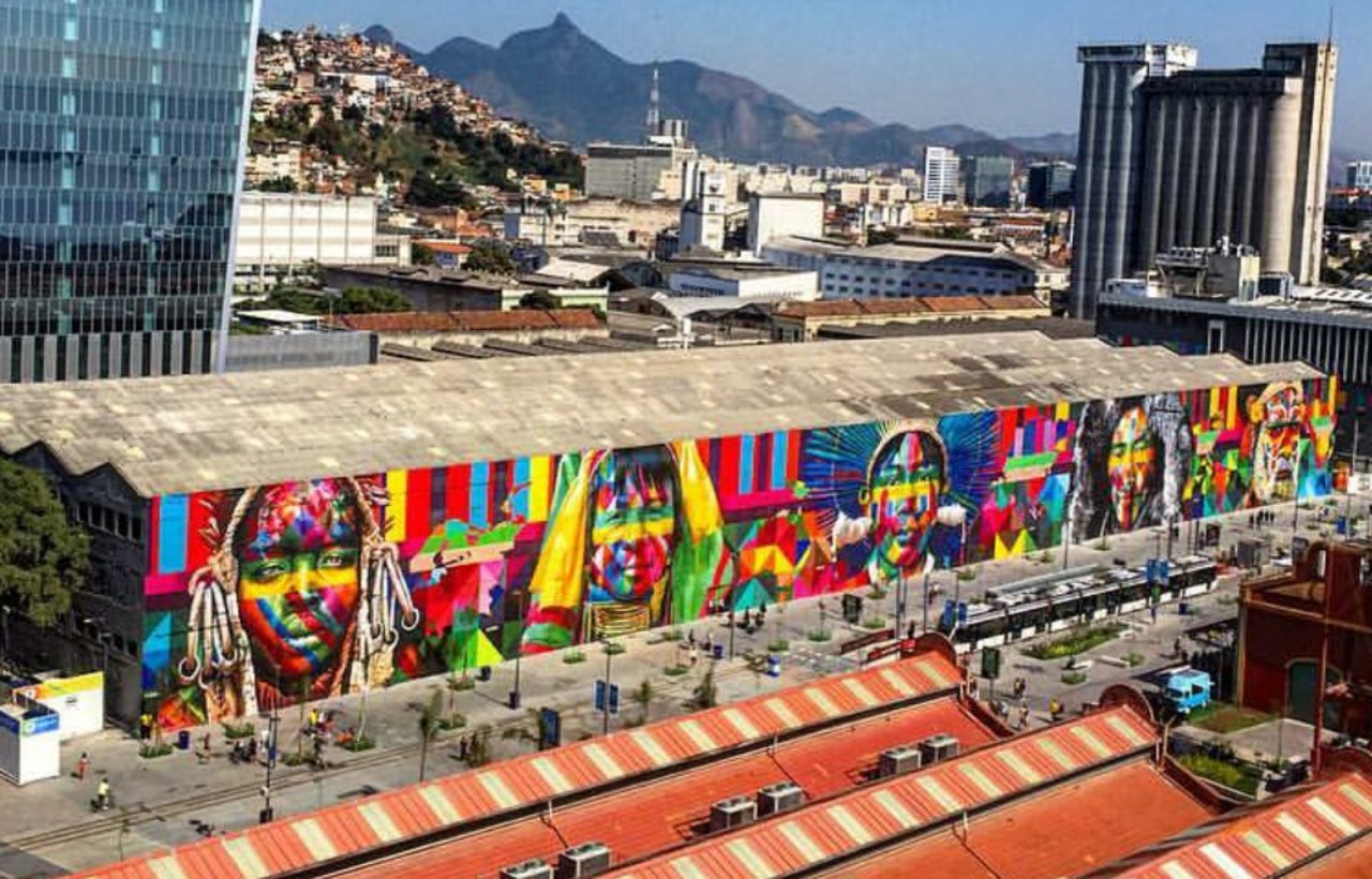 Jaw dropping mural "todos somos um" (we are all one) by @kobrastreetart in #RiodeJaneiro #Brasil #streetart #art https://t.co/iFGEez5qBC