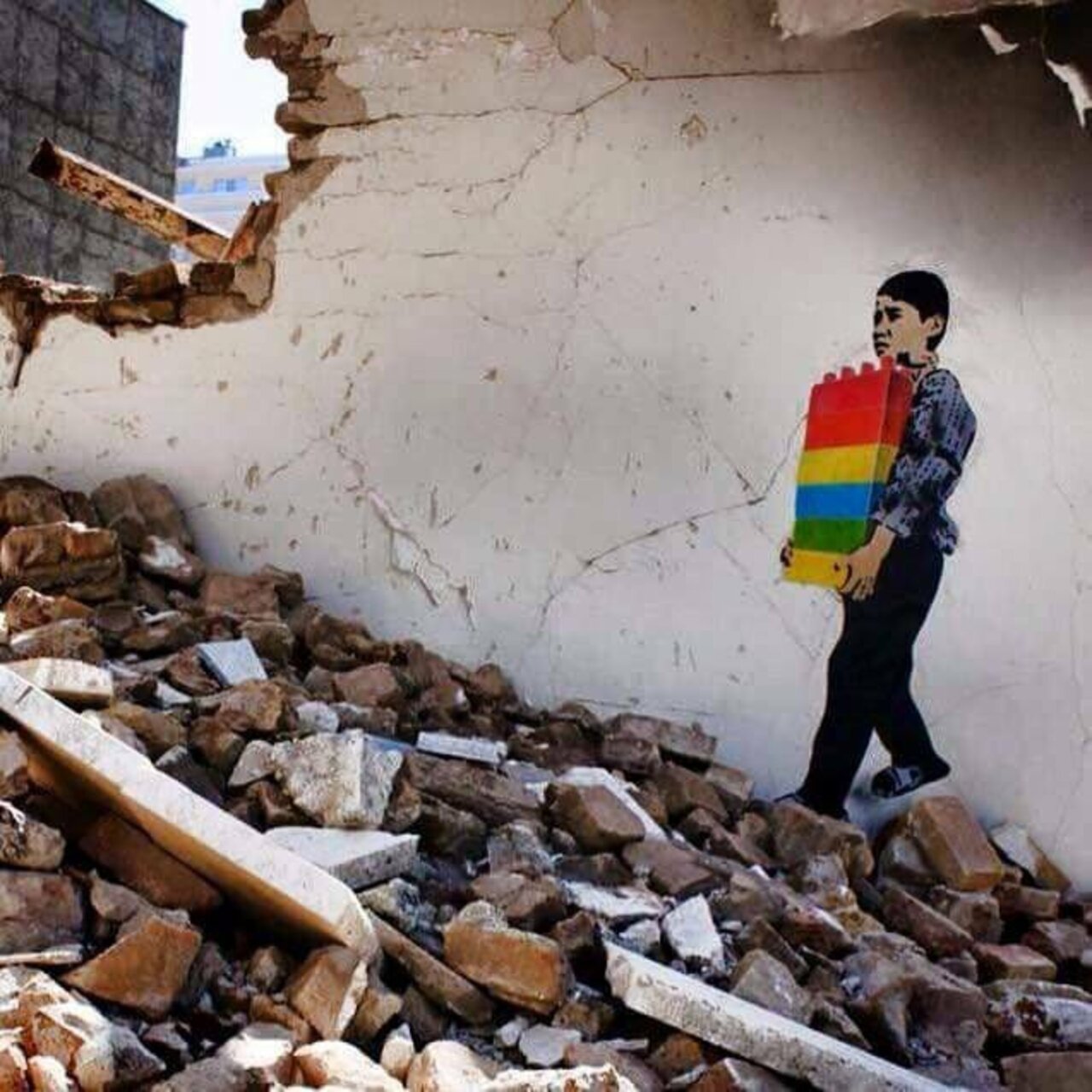 Nothing can #Destroy #Hope - #WorldHumanitarianDay#art #streetart #values #crisis http://beartistbeart.com/2016/08/19/nothing-can-destroy-hope-worldhumanitarianday https://t.co/OGdhuMgzaq