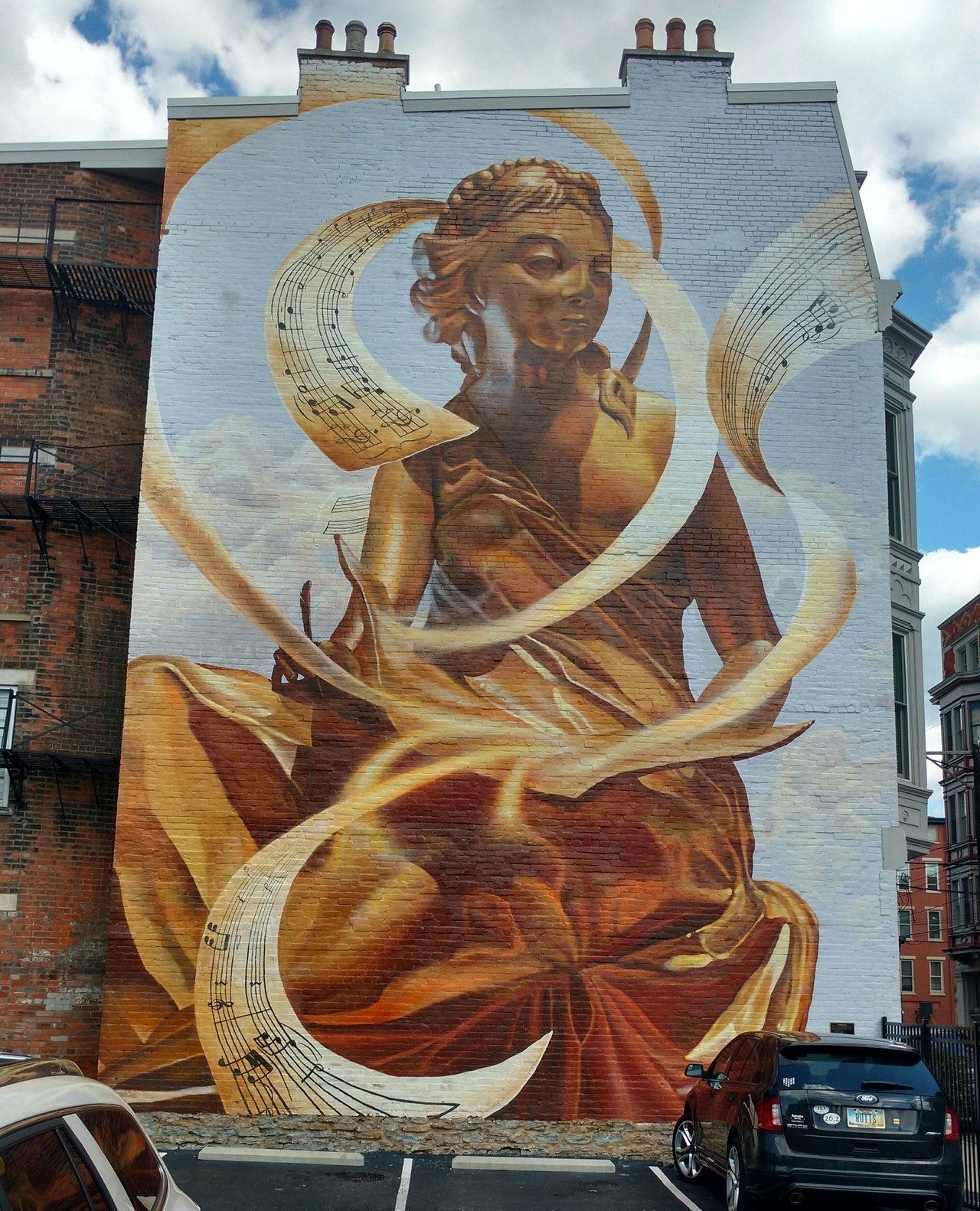 #Streetart Golden Muse in downtown #Cincinnati https://t.co/staz2ACFCC