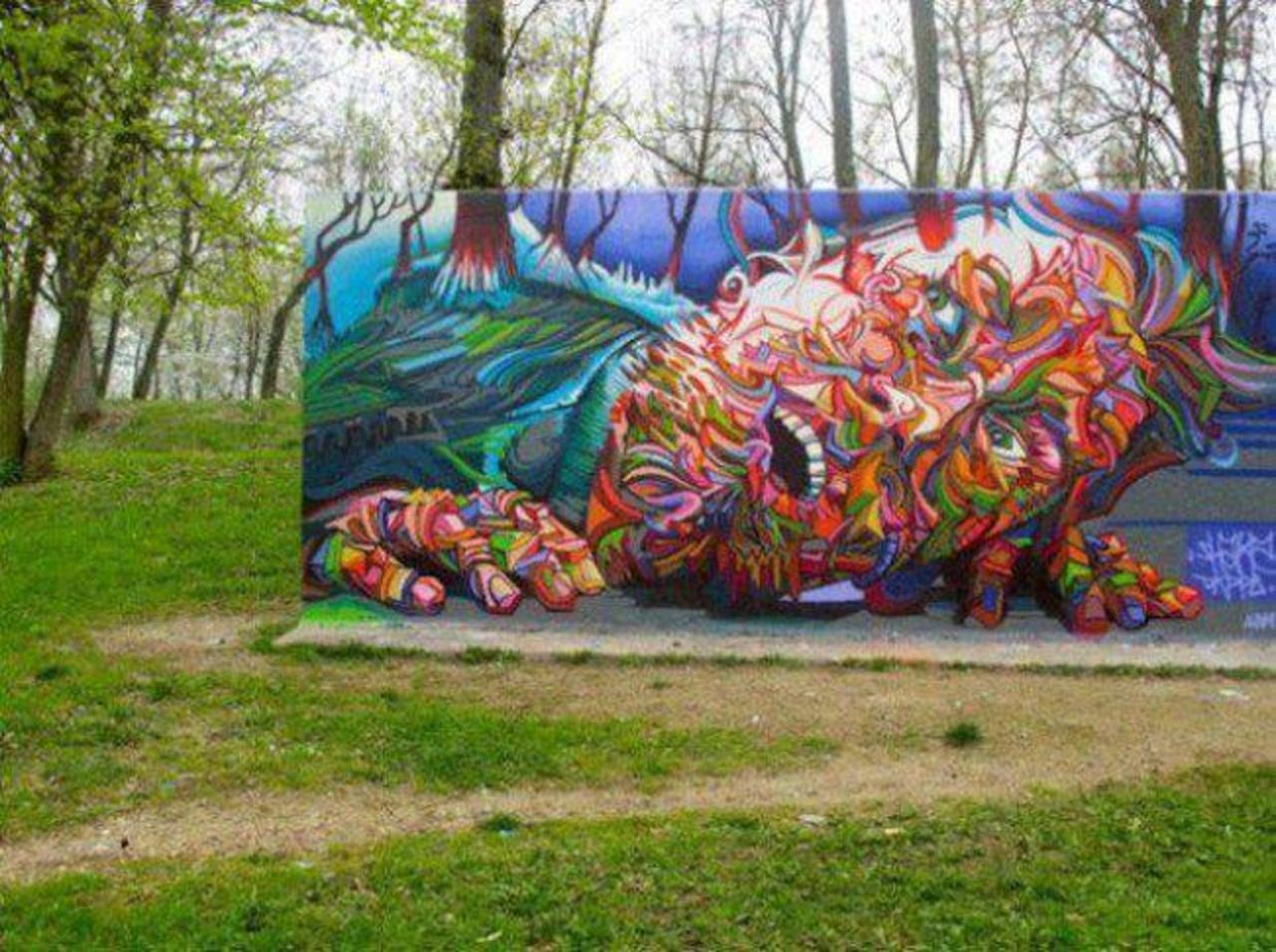 Crazy details in this one. See more: http://bit.ly/1AAtPZE #graffiti #mural https://t.co/k1f6gxKAiT