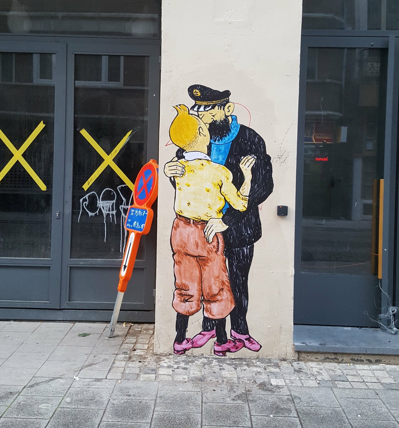 Tintin fait son coming out ! #Streetart #Brussels https://t.co/WaSSN9rG5l