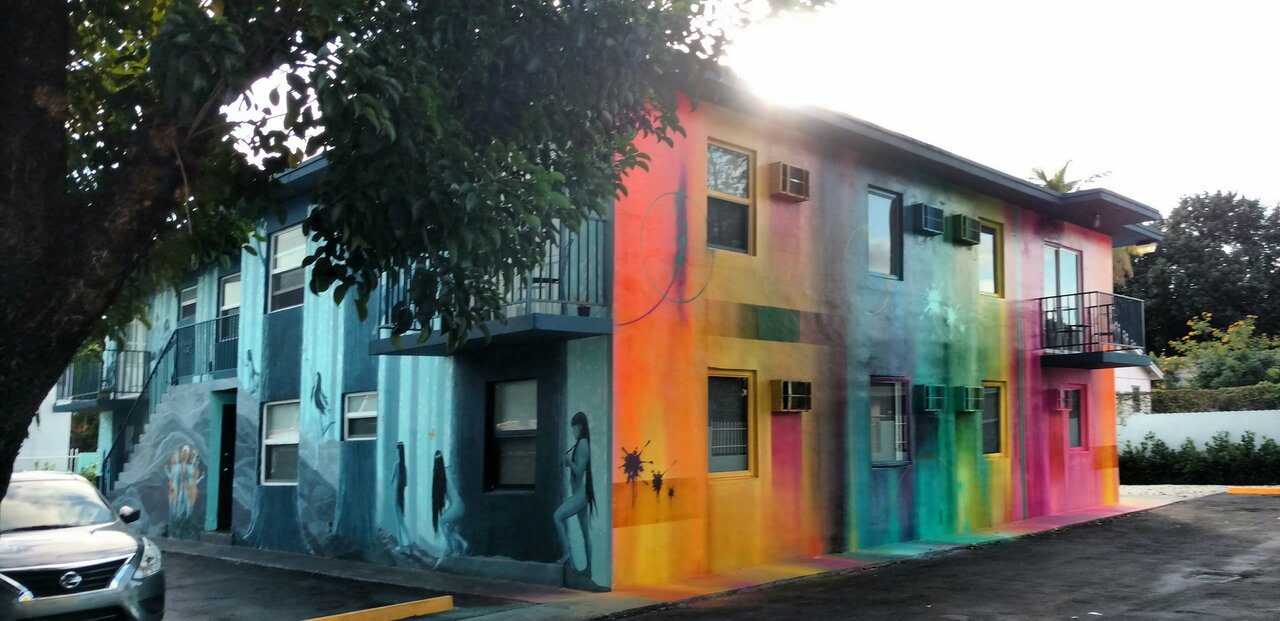 #ArtBaselMiami #StreetArt Colorful apartment building in Little Haiti. https://t.co/5abIFdjzR4