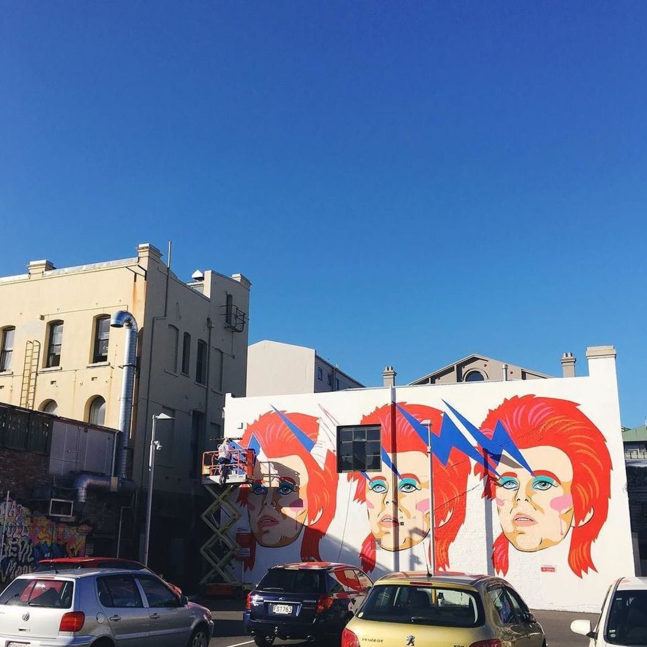 Goodbye Gingerella, hello Bowie #bowie #wallart #streetart #mural #wellington http://ift.tt/2hh3V9i https://t.co/kLXZSUFrav