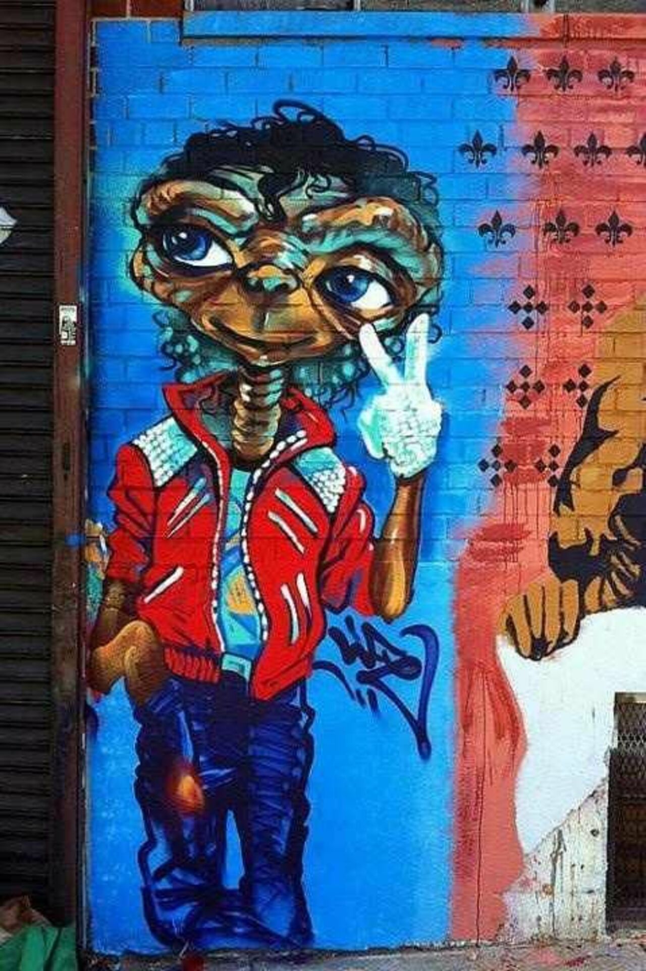 ET Michael Jackson mural. IDK the artist#streetart #mural #graffiti #art https://t.co/ofuFDnbOlQ