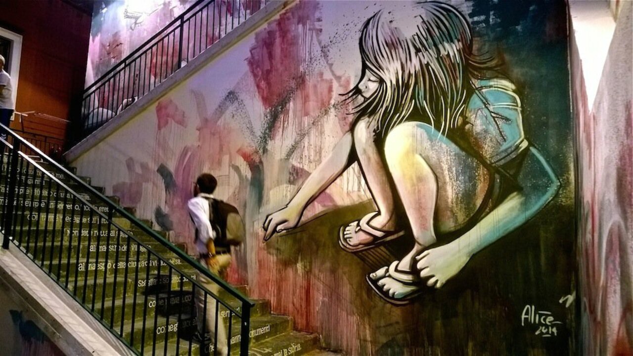 Street Art by Alice Pasquini#Mural #Graffiti #Salerno #Italy https://t.co/WZPX9IEObb