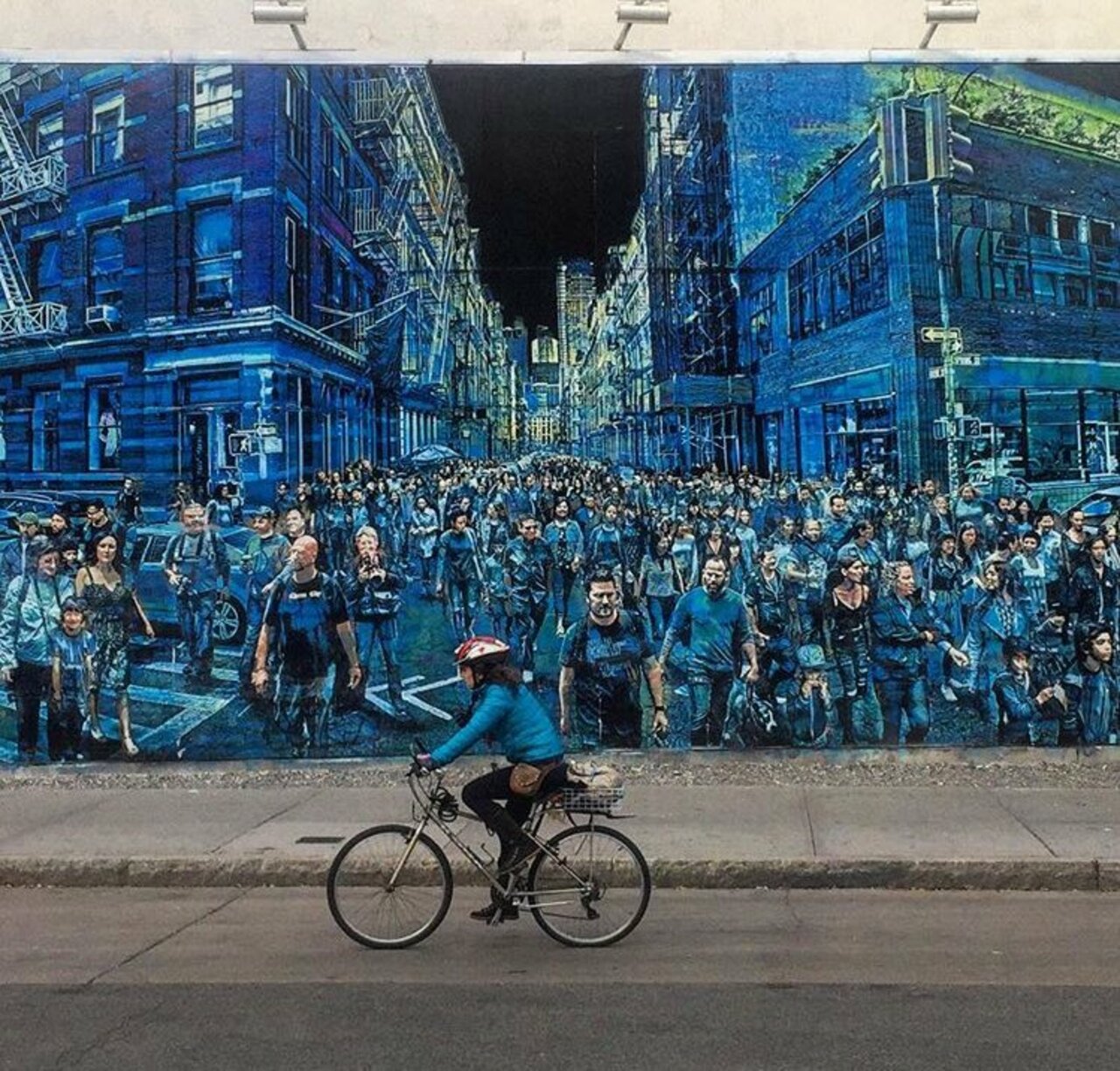 Street Art by Logan Hicks  NYC #art #mural #graffiti #streetart https://t.co/4oug90dFgM