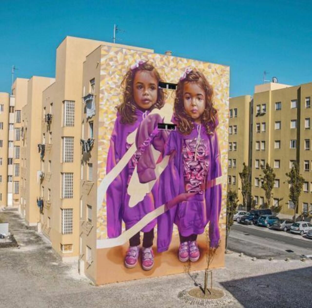 New work by TELMO MIEL and Pariz One for MURO festival in Lisbon. #mural #streetart #art #graffiti https://t.co/kCrG3JC0Uo