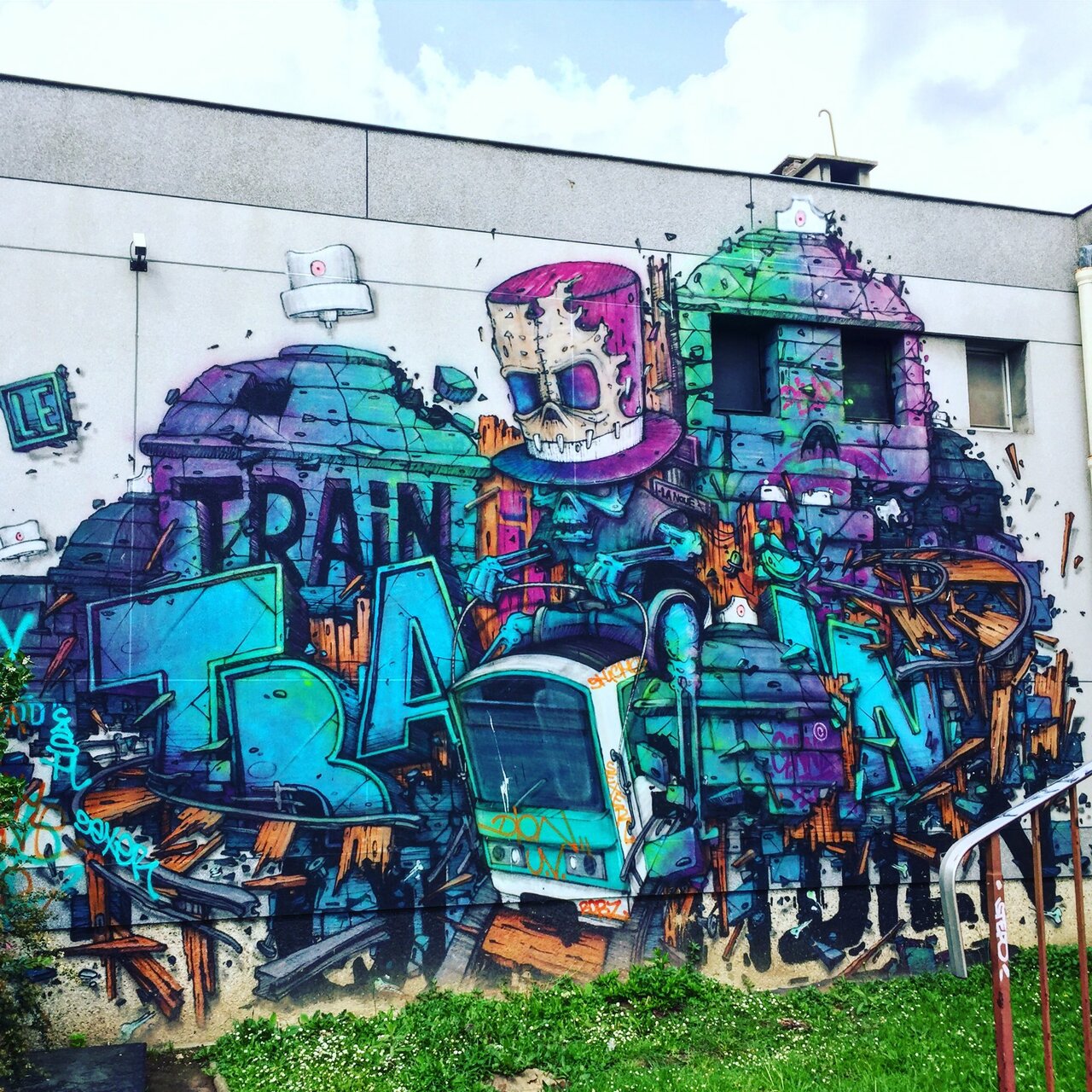 Le train  by #canniballetters #voodoo #cannibalism #streetart #graffiti #graff https://t.co/NQI5I6ZL3O