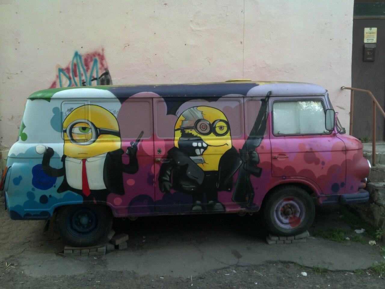 art on car #minions #car #graffiti #art https://t.co/JsUebKjfgJ