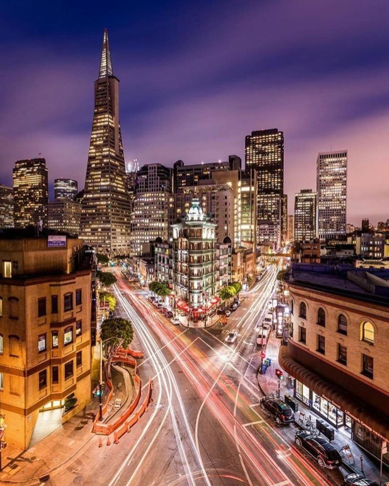 It's that time of year when San Francisco is always illuminated. Come visit now during the Illuminate SF Festival of Light. Click the link in our bio to learn more.  #Alwayssf #illuminatesf #lightart Photo by @brandontaoka. Check out his feed and … http://ift.tt/2zKhdbo https://t.co/vI3pvZry4A