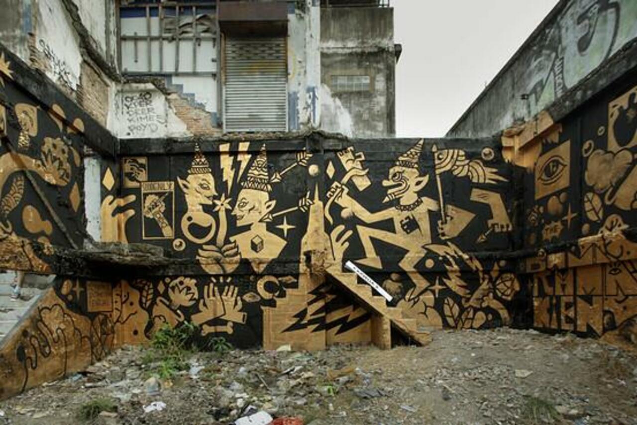 Awesome Style! RT “@5putnik1: Afro Urban Scapes #graffiti #streetart #art #afro #funky #dope . : http://t.co/MrroJ9DVs2”
