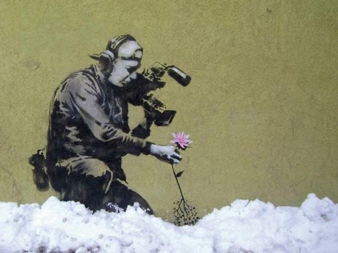 “@upbyartists: BANKSY #streetart #painting #mural #art #photo #urban #graffiti #world #banksy http://t.co/S3EK70NrjY”@rafalvarado