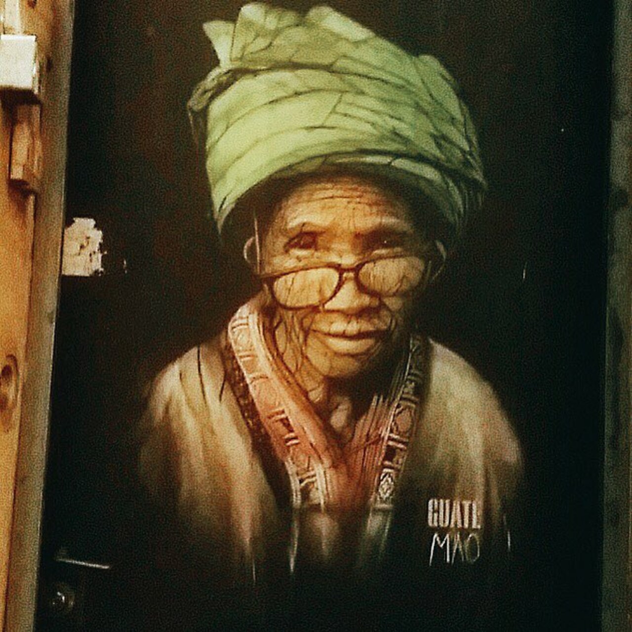 Old woman by #guatemao #streetart #graffiti #streetartist #streetarteverywhere #graffiti #spray #sprayart #bombing #wall #urbanart #nirindastreet #paris https://t.co/8dC0dSOuye
