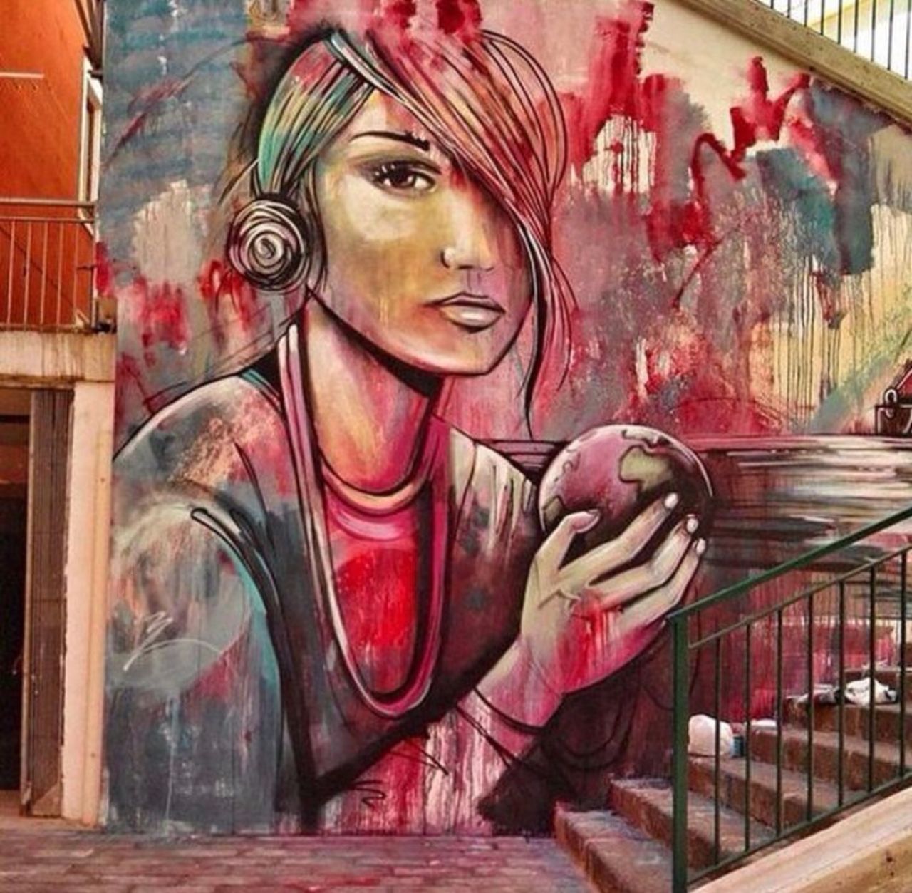 New work by Alice Pasquini #streetart #mural #graffiti #art https://t.co/On7J0s1QBC