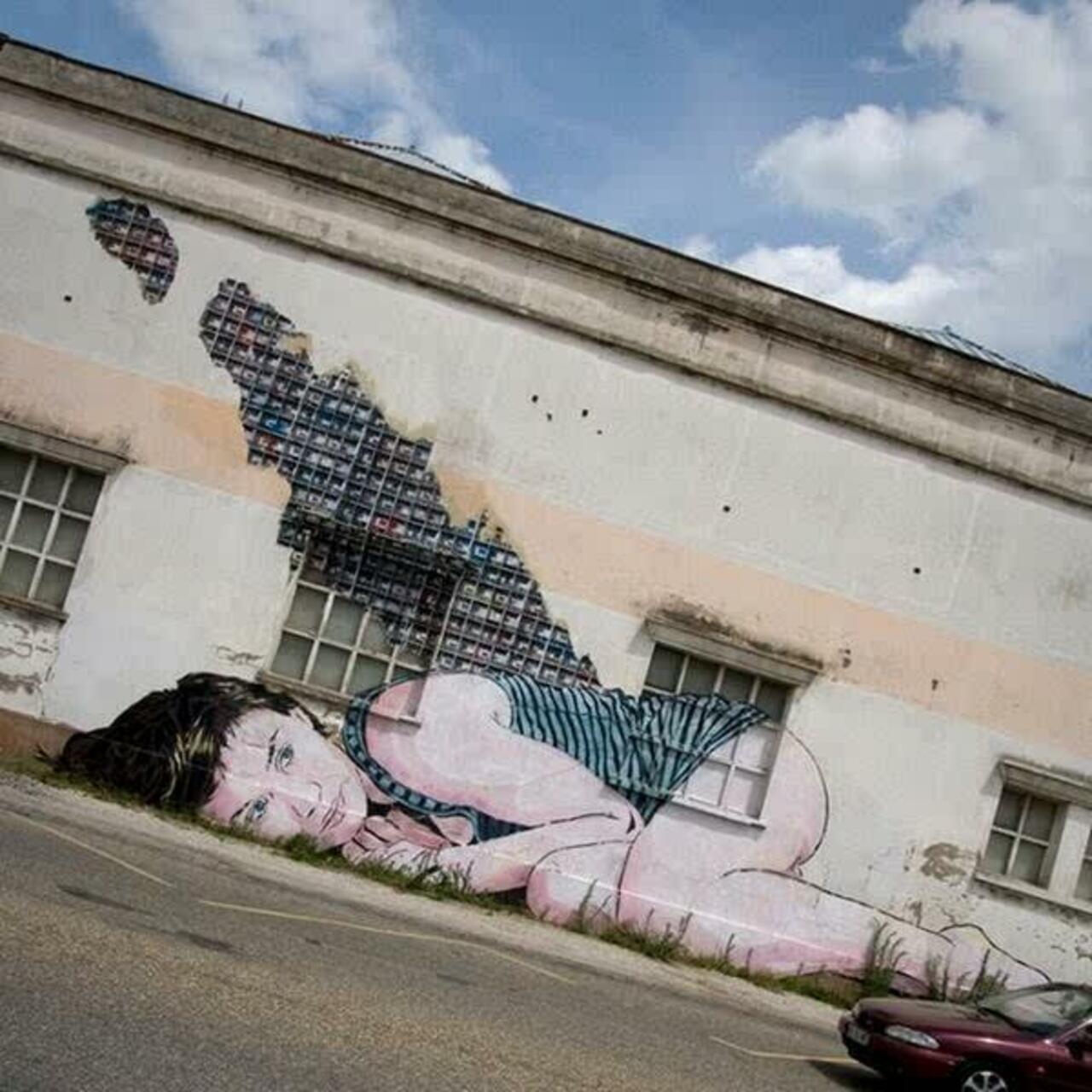 Day Dreaming #streetart #graffiti #art #funky #antwerp #dope . : http://t.co/G9Fvwm21zC