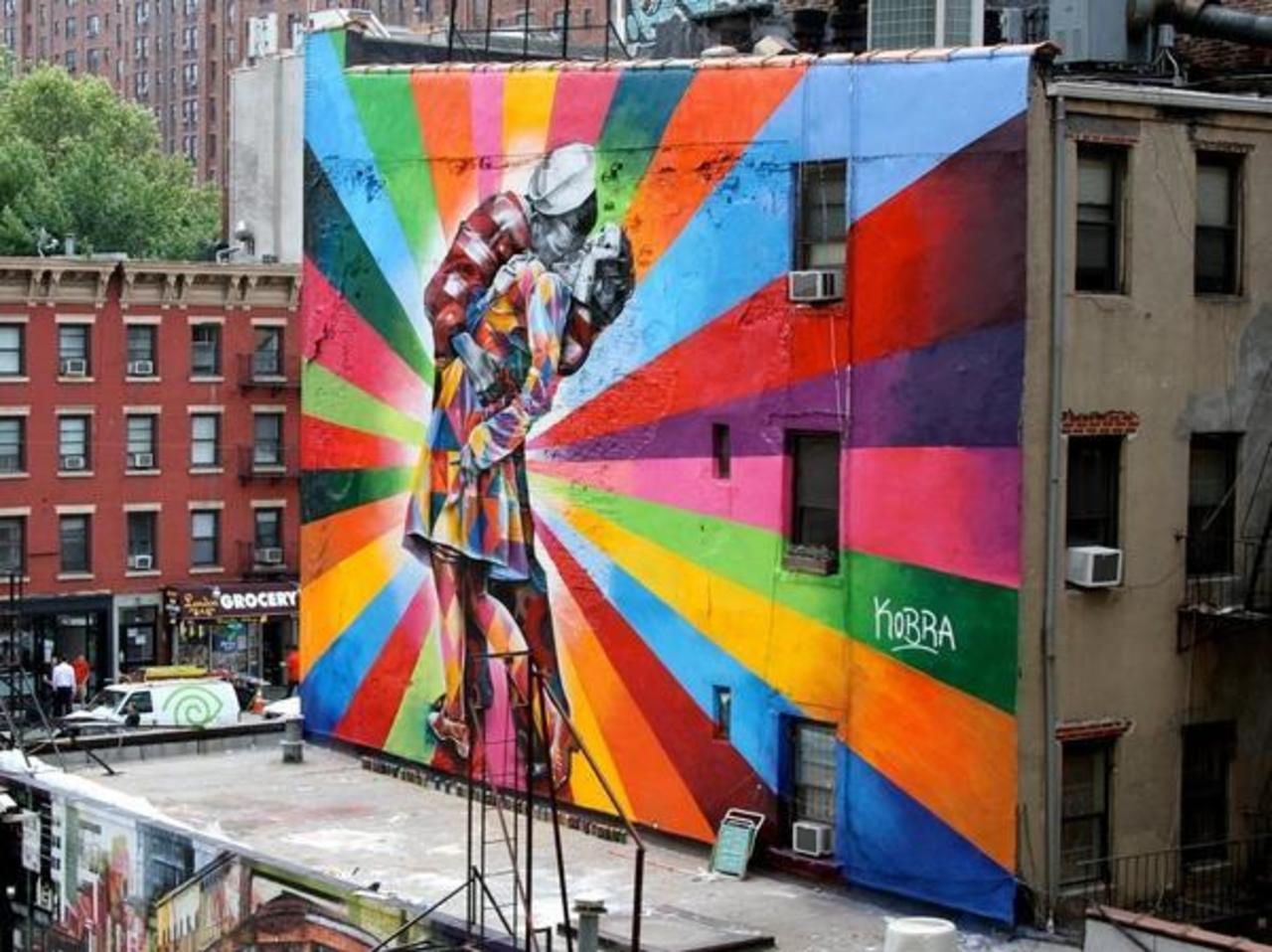 Rainbow of Kiss ! Brazilian muralist Eduardo Kobra creates splendid art
#art #kobra #color #graffiti #streetart http://t.co/1byYbwusbT