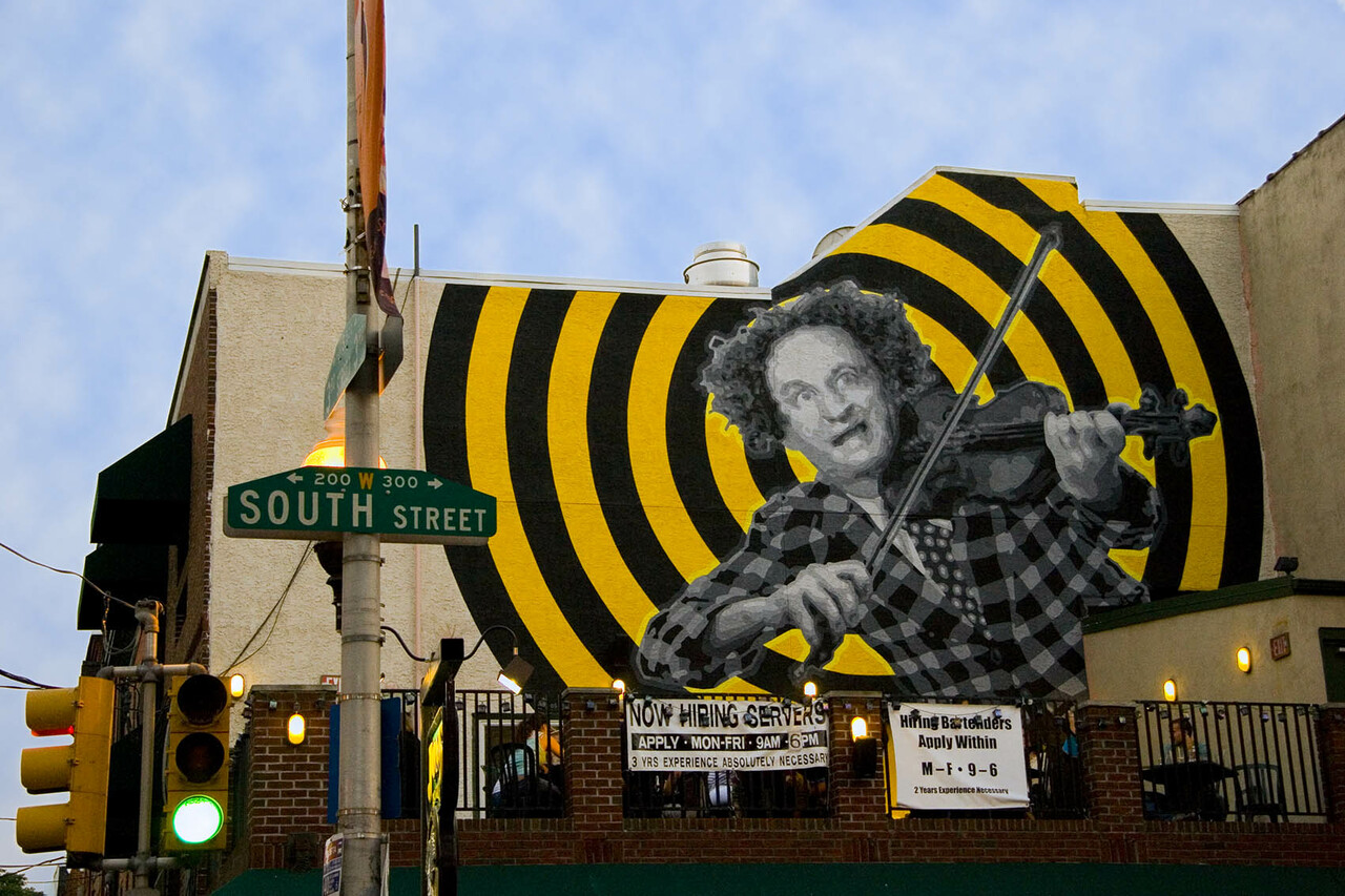 Mural "Larry Fine" by David McShane in Philadelphia, USA #streetart #artderue #straßenkunst #artedelcalle #стритарт #граффити #urbanart #arteurbano #mural #murals #graffitiart #graffiti #davidmcshane #philadelphia #usa  via http://muralarts.org | https://goo.gl/1SComu https://t.co/JIkxOFTZGa
