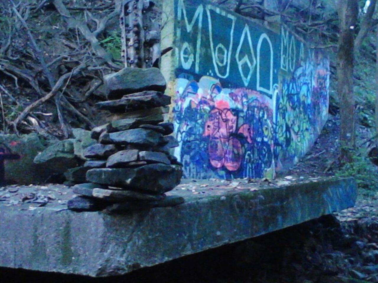 Another rock sculpture in the ravine. Artist unknown.  #art #nature #graffiti #GraffitiArtist  #rocks #stones #water http://t.co/cczfsWL1a8