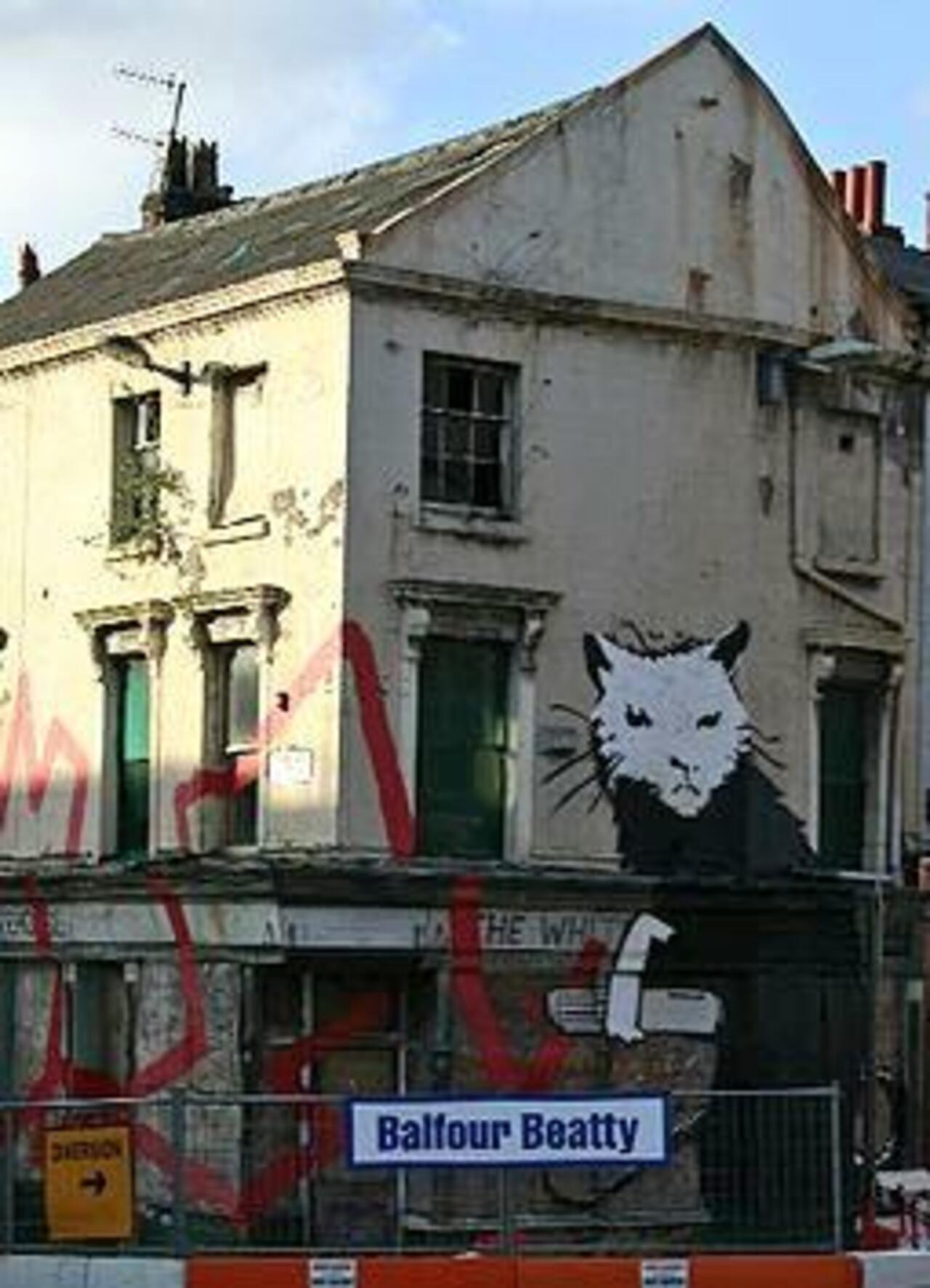 “@Pitchuskita: Graffiti atribuido a Banksy
Liverpool, Inglaterra.

#streetart #art #graffiti #urbanart http://t.co/fcVWR2awEQ”