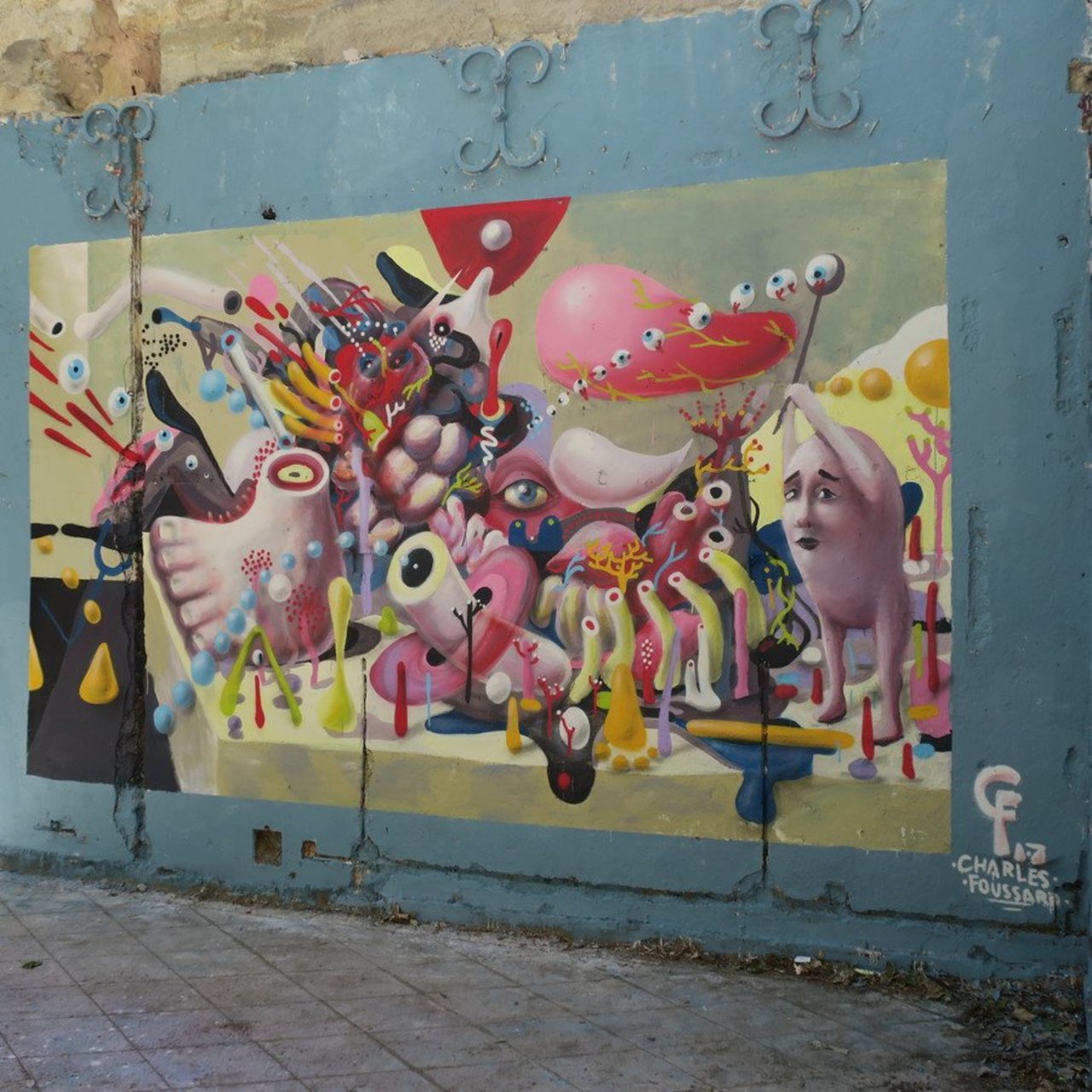 A wacky, anatomically-themed mural painted in #Bordeaux, #France by #CharlesFoussard (http://globalstreetart.com/charles-foussard). -- #globalstreetart #streetart #art #graffiti https://t.co/BGqjeWWRfu