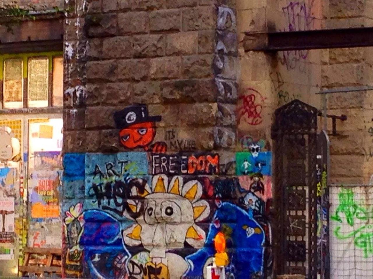 The #graffiti in #Berlin #Germany are really works of #art . #travel #wanderlust http://t.co/1BezlR7HE3