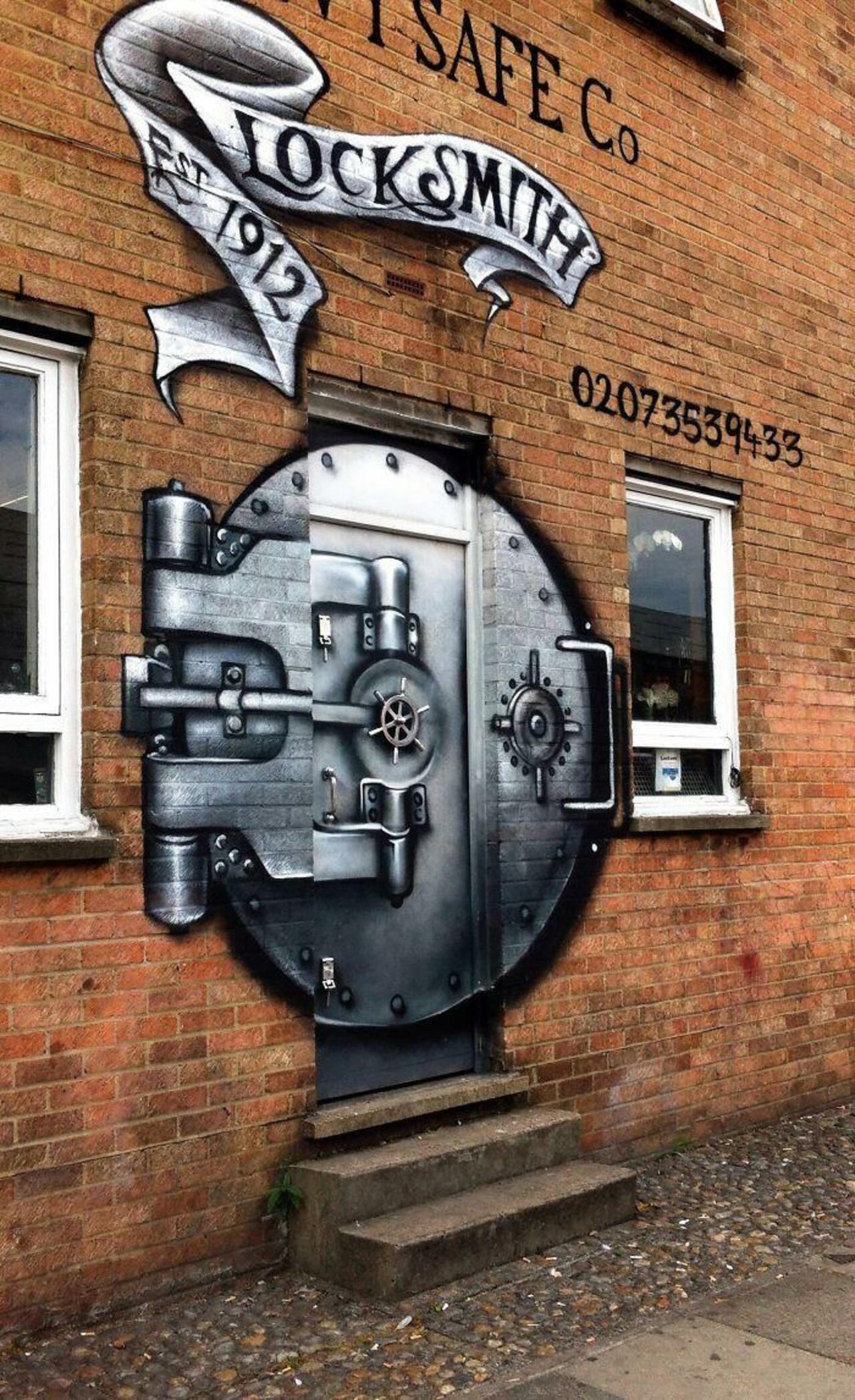 “@GeckoOnlineEA : Shoreditch, London,  https://twib.in/l/qEjryRozeMB #art #design #graffiti http://t.co/fEfcMR9Cgt” #five9five