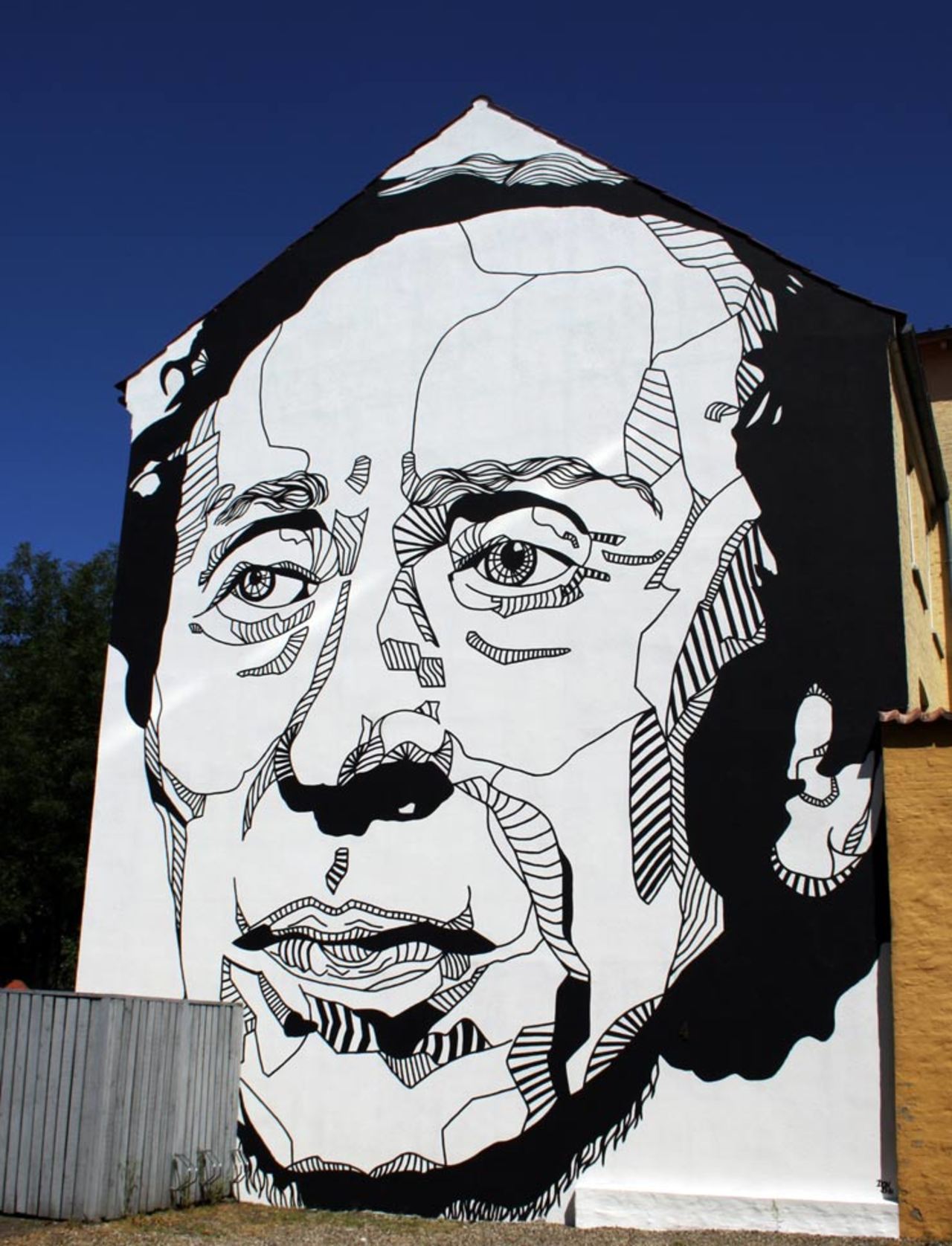 "Hans Christian Andersen" | Impressive mural by Danish artist Don John in Odense, Denmark #graffiti #artderue #arturbain #artedistrada #arteurbana #streetart #urbanart #artecallejero #arteurbano #donjohn #denmark  via Pinterest | https://goo.gl/bpZvz1 https://t.co/hI8JgOu2qR