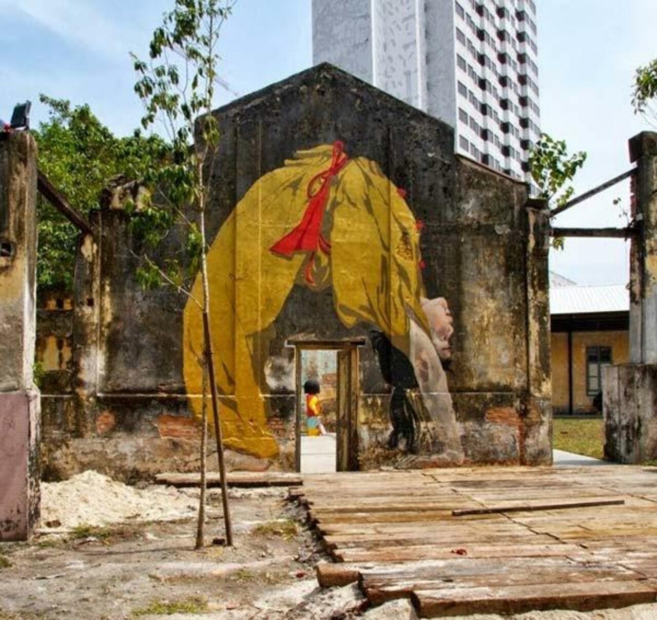 still bending over backwards“@Pitchuskita: Ernest Zacharevic
Penang, Malaysia 

#streetart #art #graffiti #mural http://t.co/zp2SHkrDbk”