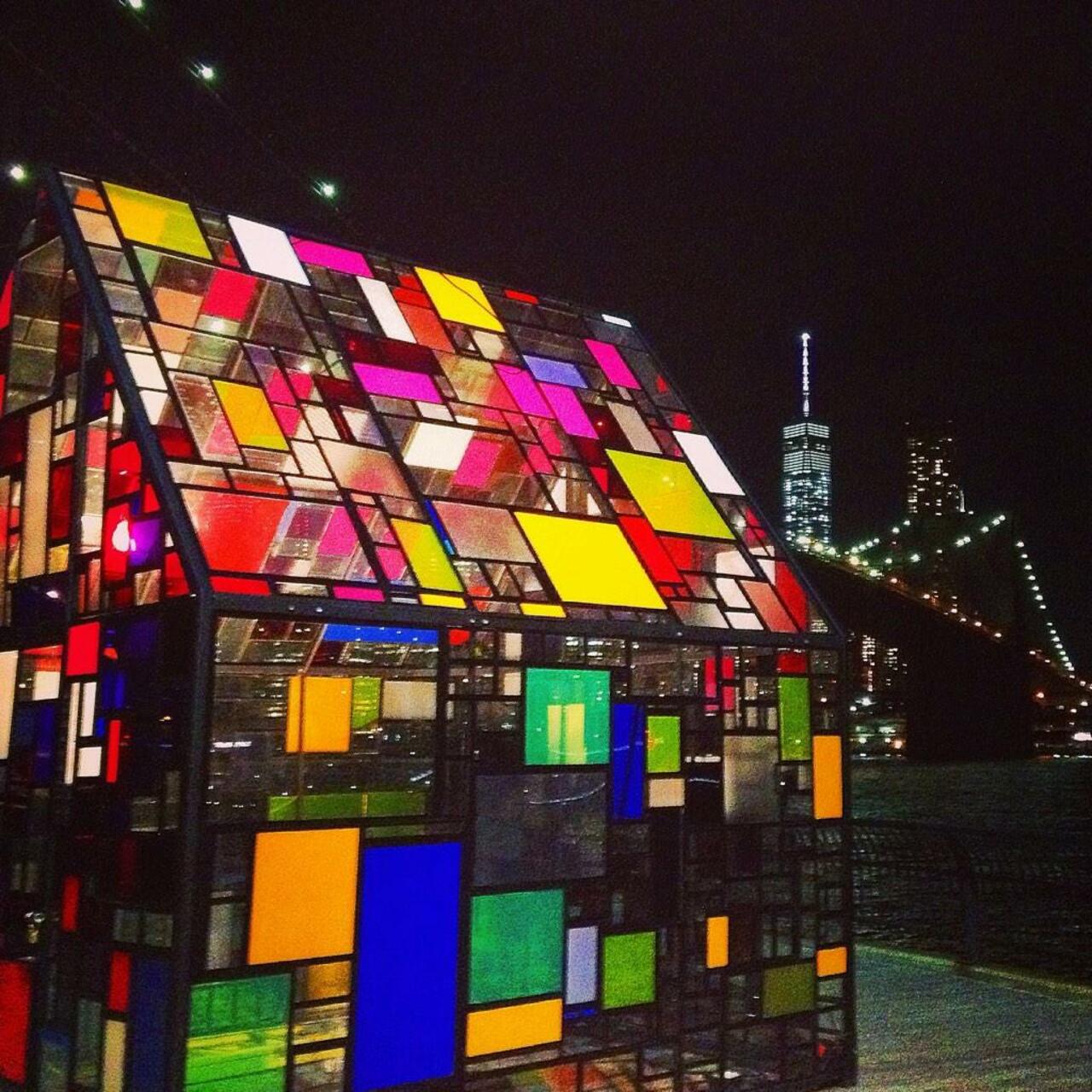 #tomfruin #stainedglass house #art installation #Brooklynbridge #park #brooklyn #EatUpNewYork #newyork http://t.co/Eropbfwedi