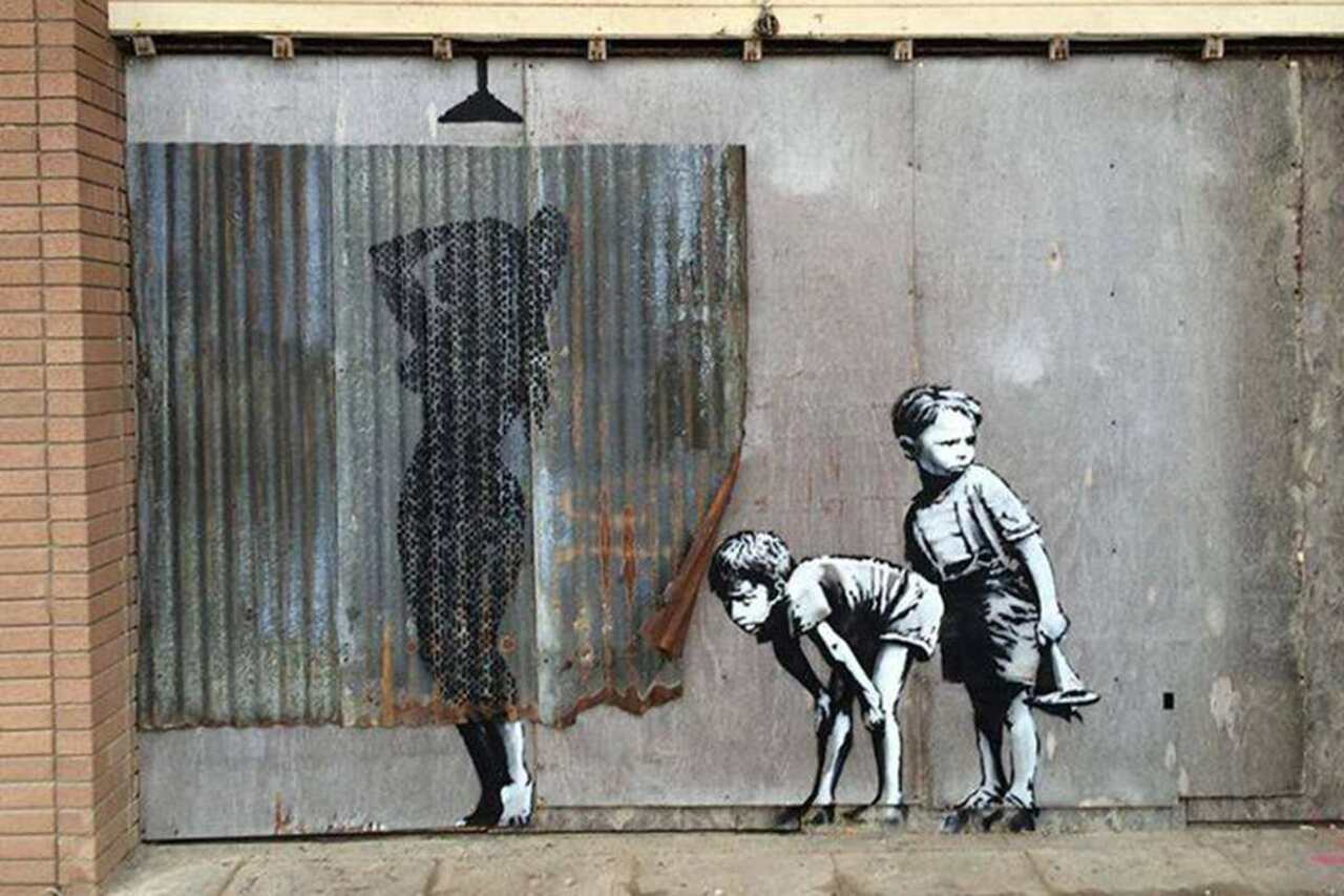Banksy in #Dismaland #streetart #graffiti #stencil https://t.co/AnBtz4MFdm