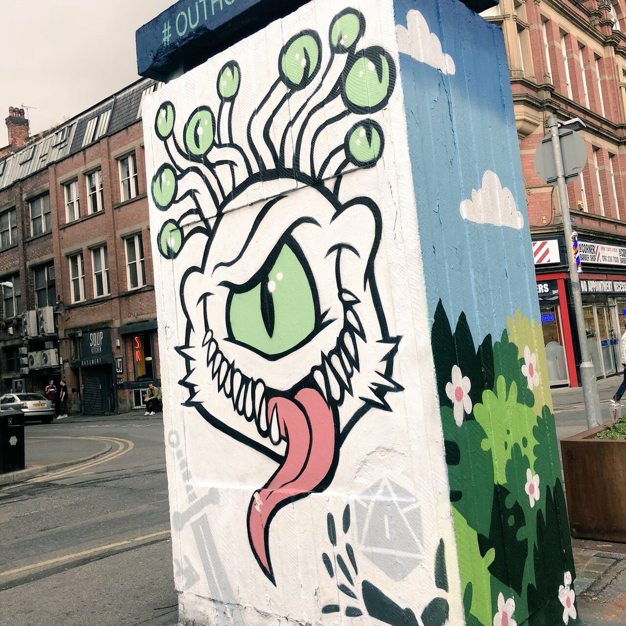 Beholders about town! #Manchester shows its geeky face and it is beautiful! #dnd #community #art #graffiti https://t.co/WLrzSWEbmZ