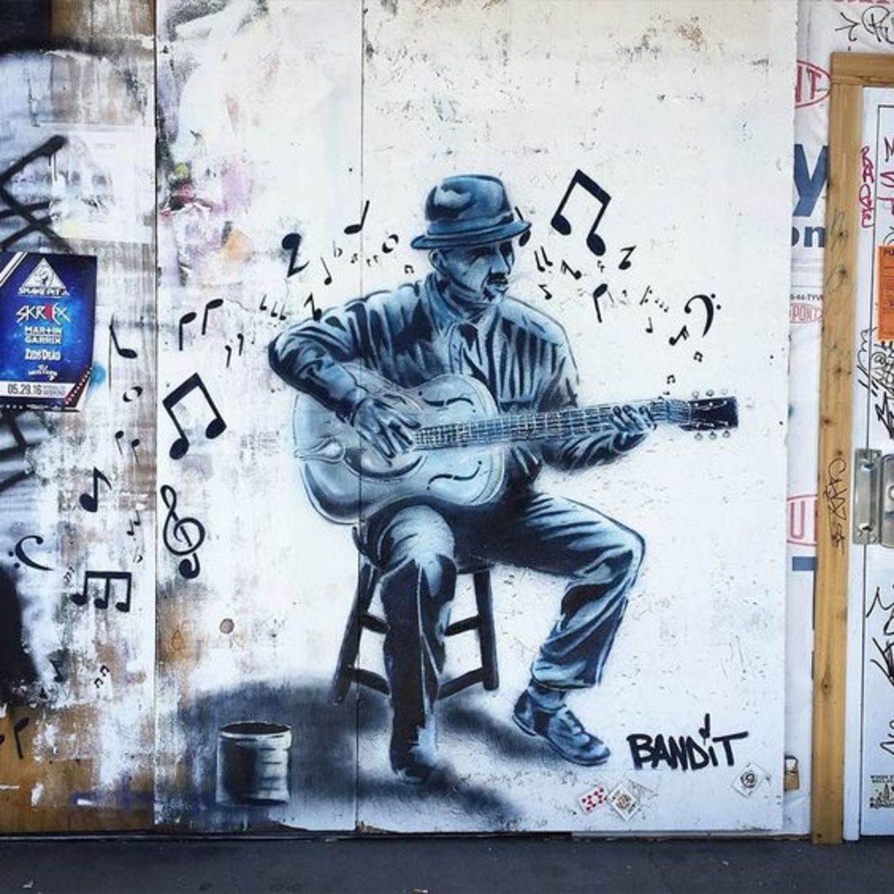 ... muisc is all around. Art by Bandit in Chicago #StreetArt #Art #Music #guitar #Graffiti #Mural #UrbanArt #Chicago https://t.co/FrMHbRKGVO