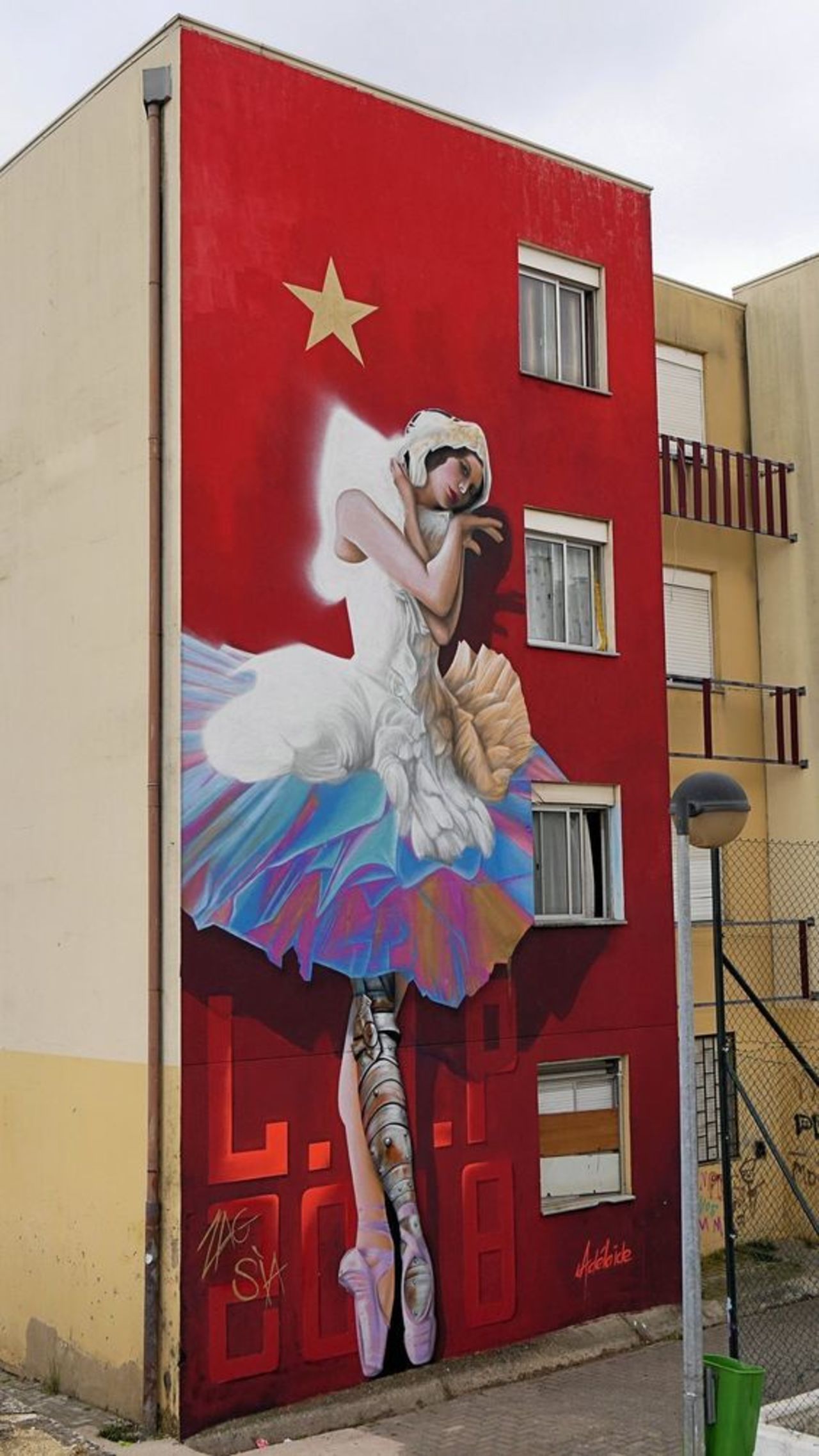 ... soul dancing. Art by Sia & Zag #StreetArt #Art #Soul #Dancing #Poetry #Graffiti #Mural #UrbanArt https://t.co/FmWpFpobcn