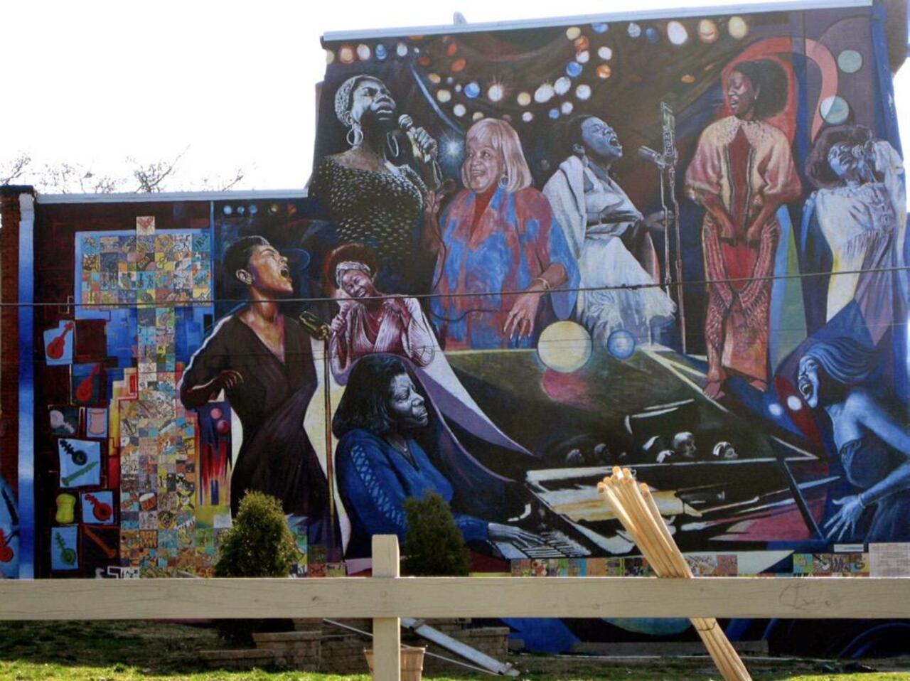 Street Art / "Women of Jazz"
Strawberry Mansion, Philadelphia 
#streetart #art #graffiti #mural http://t.co/iml1cYbQlT