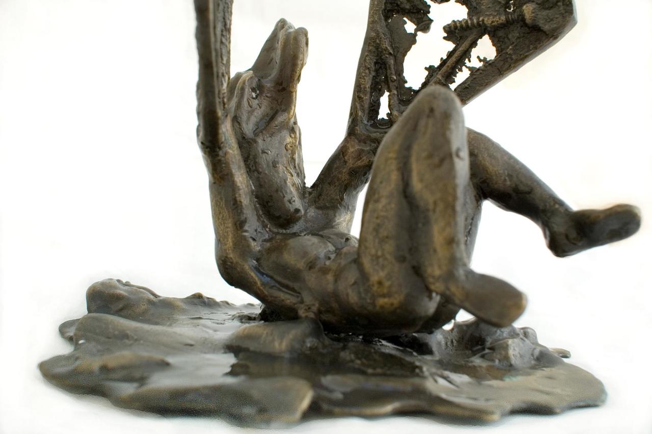 #Awakening_of_the_Myth Icarus.#art #sculpture http://t.co/hx5pigD7qs