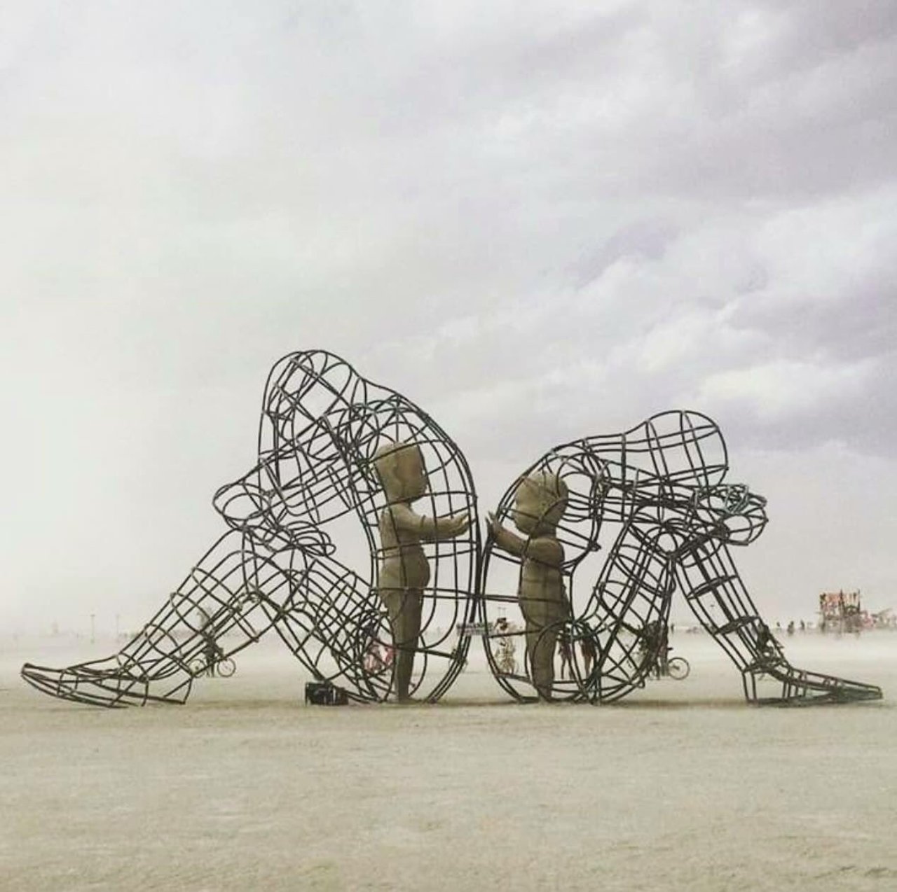 ‘Love’ by A.Milov Sculpture for the Burning Man Festival #streetart Vía @QueGraffiti  #desighthinking #StreetArt #graffiti https://t.co/TacBRsUpCV