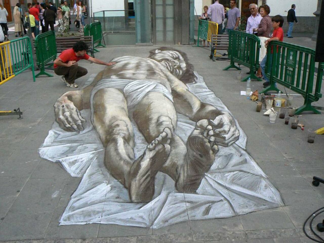 ... perspectives. Art by Eduardo Relero #StreetArt #Art #Perspectives #Realism #Anatomy #graffiti #Mural #UrbanArt https://t.co/tzlM4h9vaW