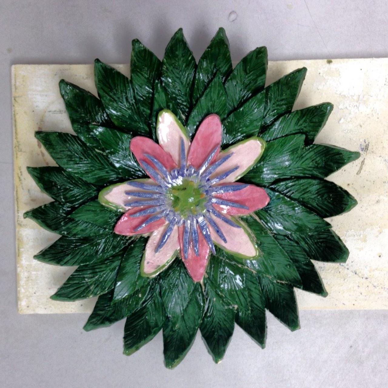 Flower platter by Blair @EVVDaySchool #3d #ceramics #handbuilding #art http://t.co/0eFDyyupK3
