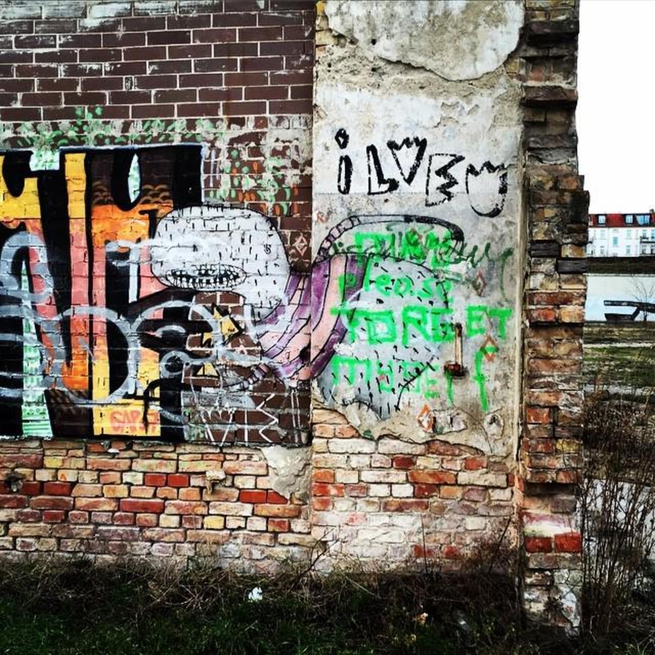 #streetart #thisisstreetart #streetartberlin #berlinstreetart #berlin #art #graffiti #grafite #wallart #wallporn #g… http://t.co/FiowYWOBPC