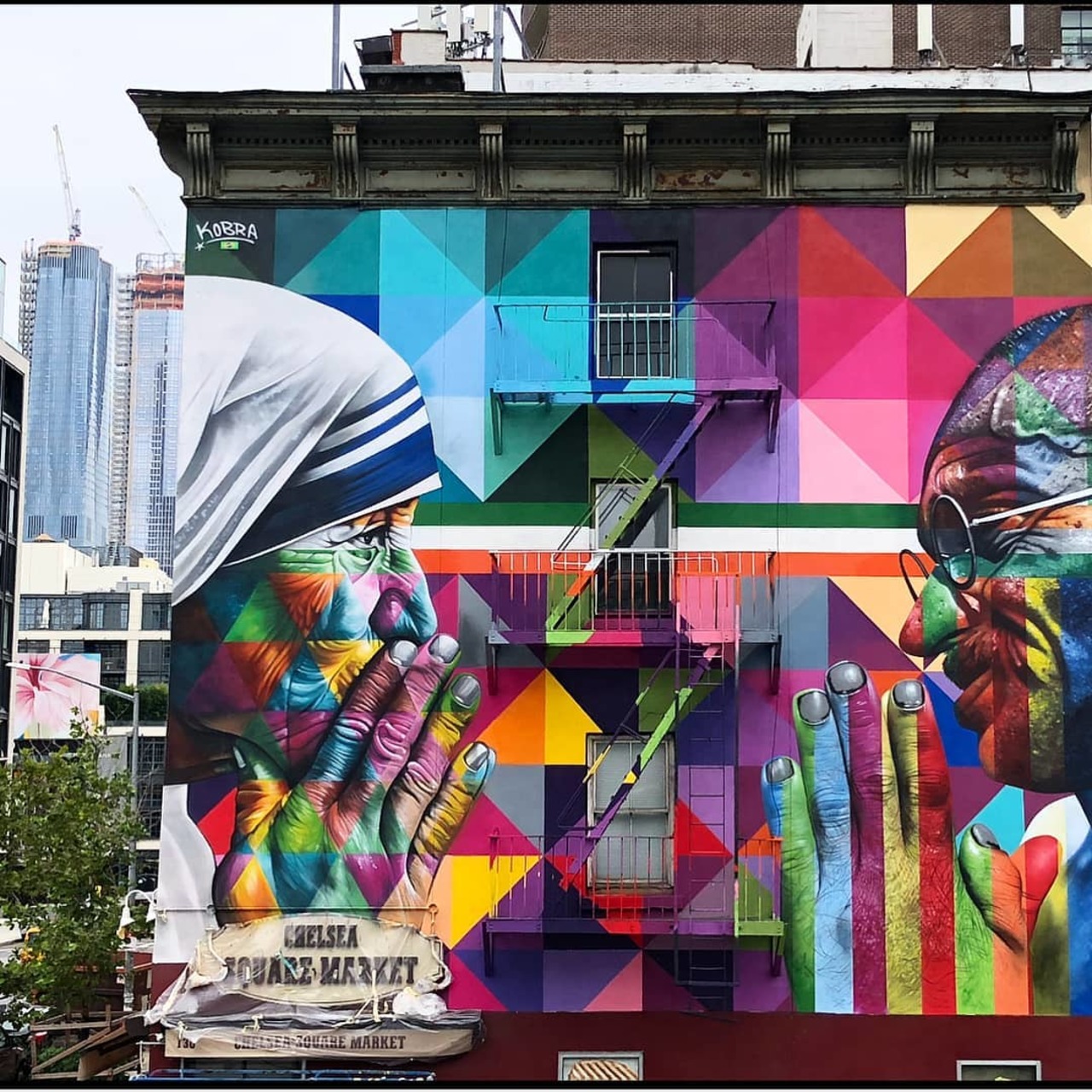 Praying for Peace. Mother Teresa & Gandhi. Street Art by @kobrastreetart at 18th and 10th in Chelsea, Manhattan.  Follow ▶️@artistsnartlovers for more ♾ #art #artists #streetart #kobrastreetart #motherteresa #nycstreetart #muralart #graffiti #Manhattan #artistsandartlovers https://t.co/VkrEBd753v