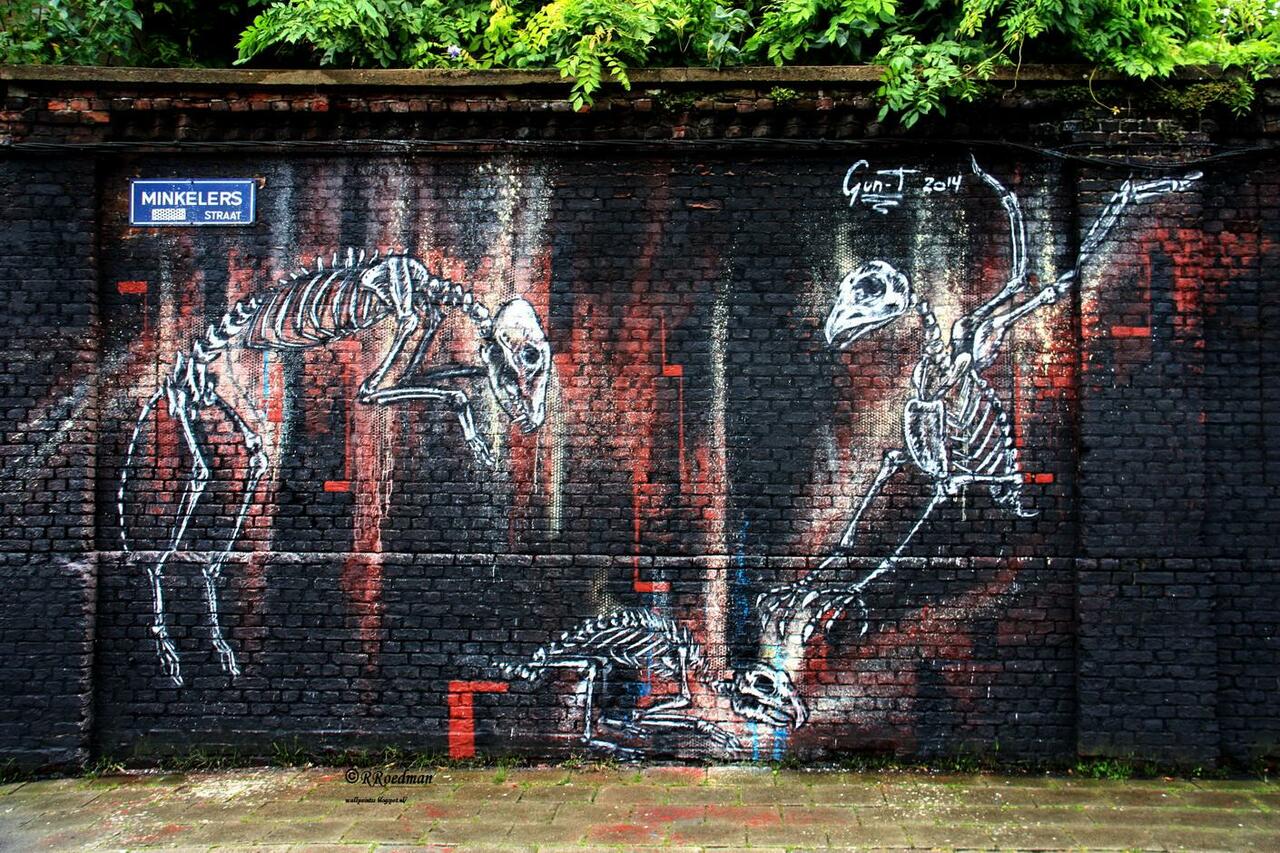 “@RRoedman: #streetart #graffiti #mural Prehistory in #Antwerp from #GunT, 3 pics at  http://wallpaintss.blogspot.nl http://t.co/EGHXV0bAuD”