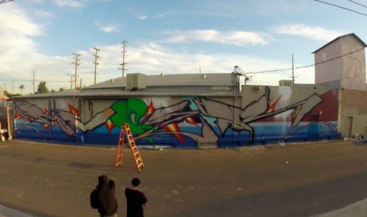 Awesome video of #graffiti artist HUFER painting a #mural in Los Angeles by @landon_taylor.

http://wp.me/p2dpFM-2z2 http://t.co/u14fDKs7Gw
