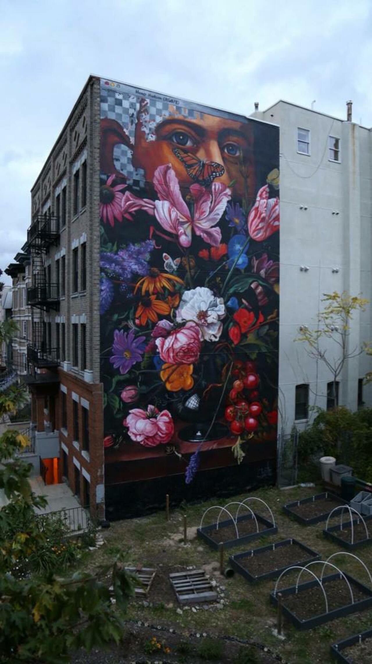 Beautiful Street Art mural by the artist Gaia in Jersey City, NJ 

#art #graffiti #arte #streetart http://t.co/13Tde5DArp