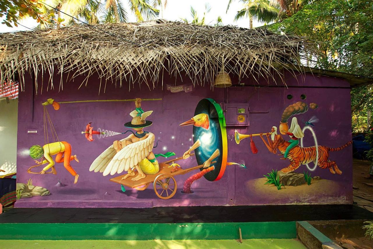 Waone from Interesni Kazki paints a new mural in Varkala, India

#streetart #urbanart #mural #art #graffiti http://t.co/kIx4WmmfV4