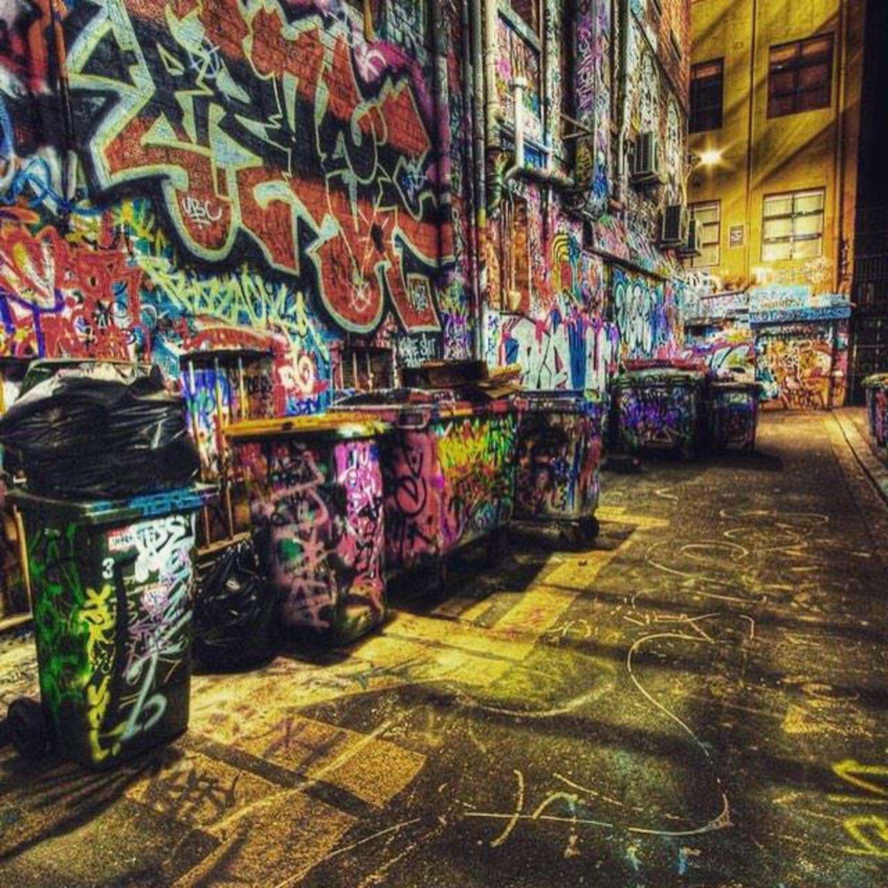 Very cool alley #dope #art #graffiti #tagged http://t.co/Vr4W5zLnVV