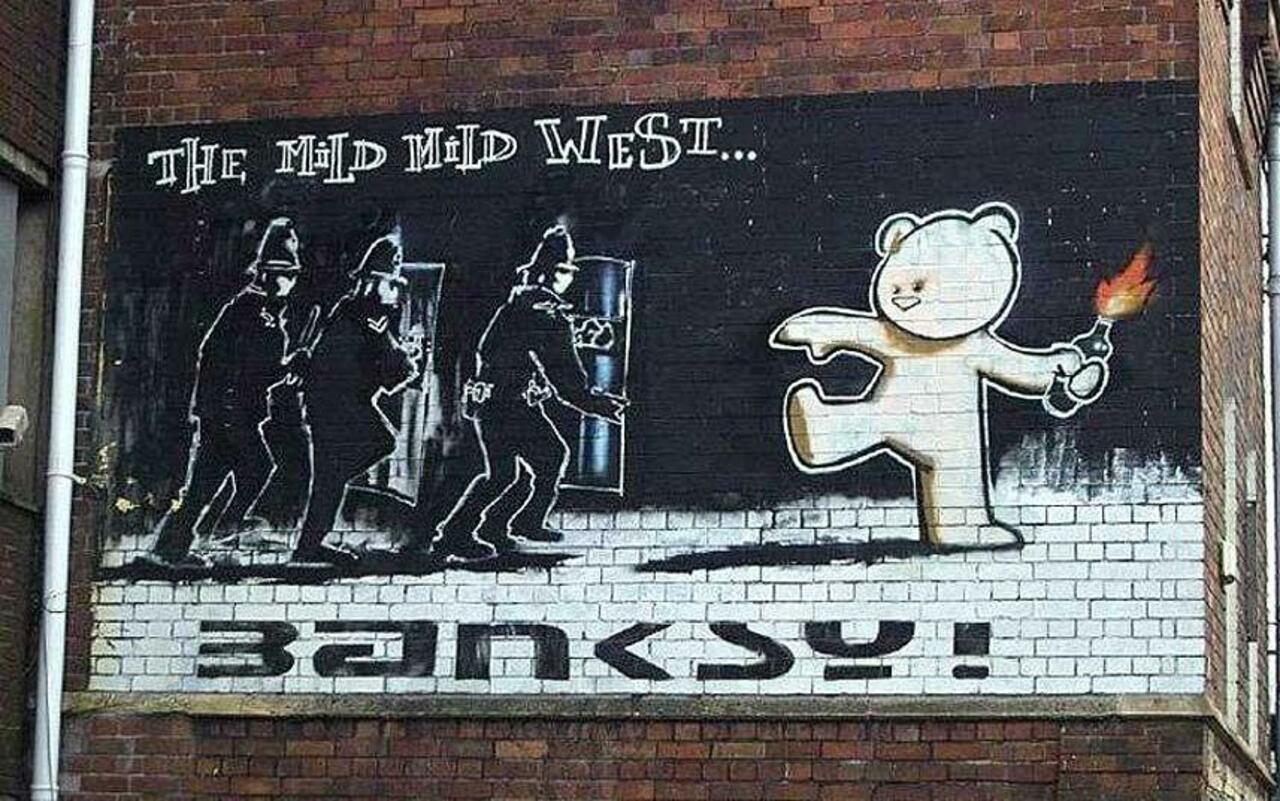 “@hypatia373: #art #streetart #graffiti 
#Banksy http://t.co/gzzm26Tvg4”