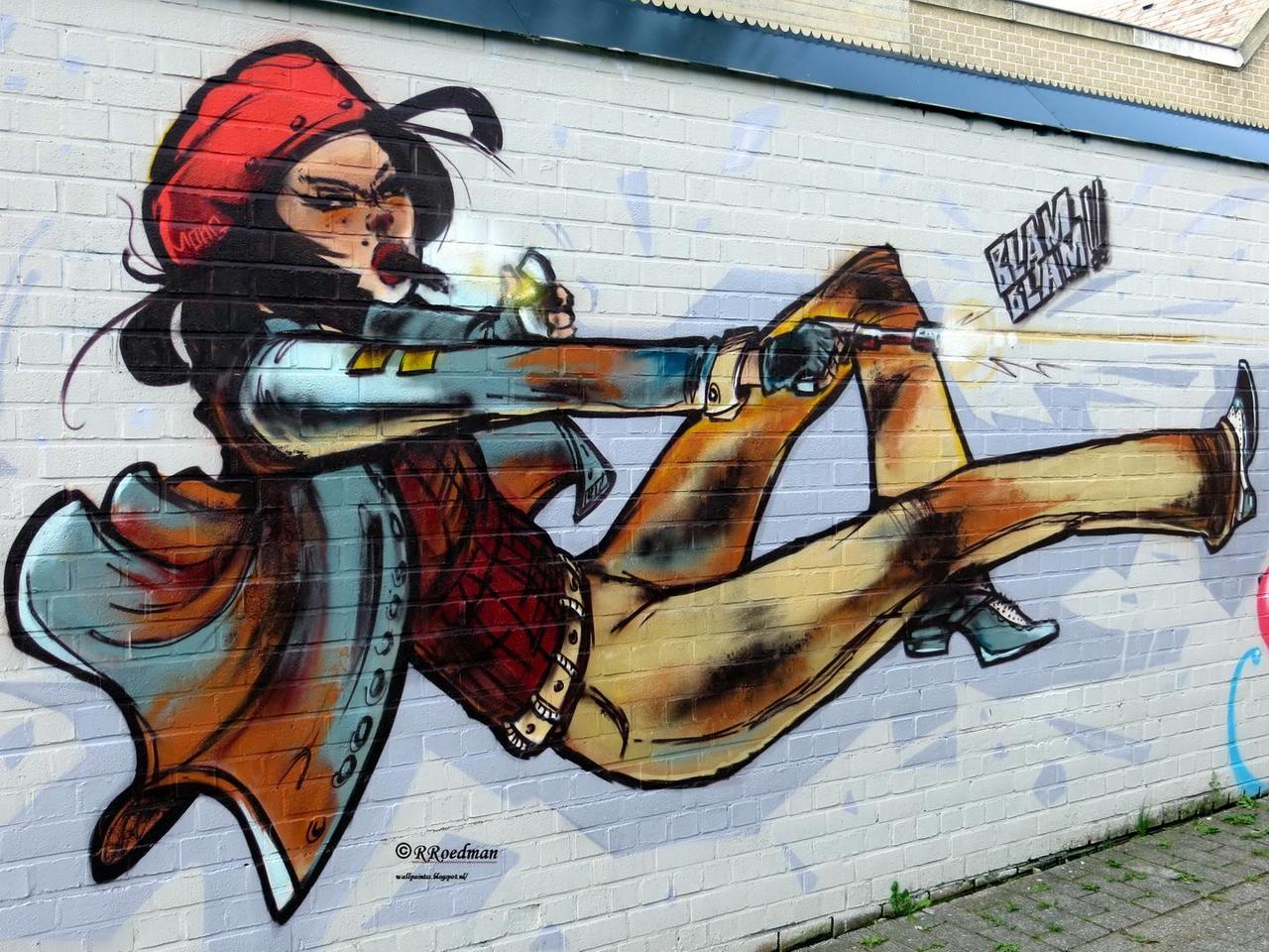 #streetart #graffiti #mural #cartoon shooting lady in #Roeselare #Belgium, 2 pics at http://wallpaintss.blogspot.nl http://t.co/xwUvVfrMTO