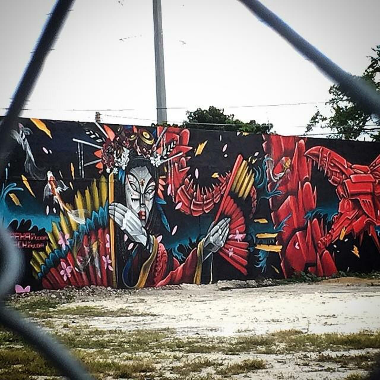 #streetart #wynwoodwall #streetartwynwood #mural #streetartmiami #graffiti #iphoneography #art by mariabongiovani http://t.co/KsDL8E9xcW
